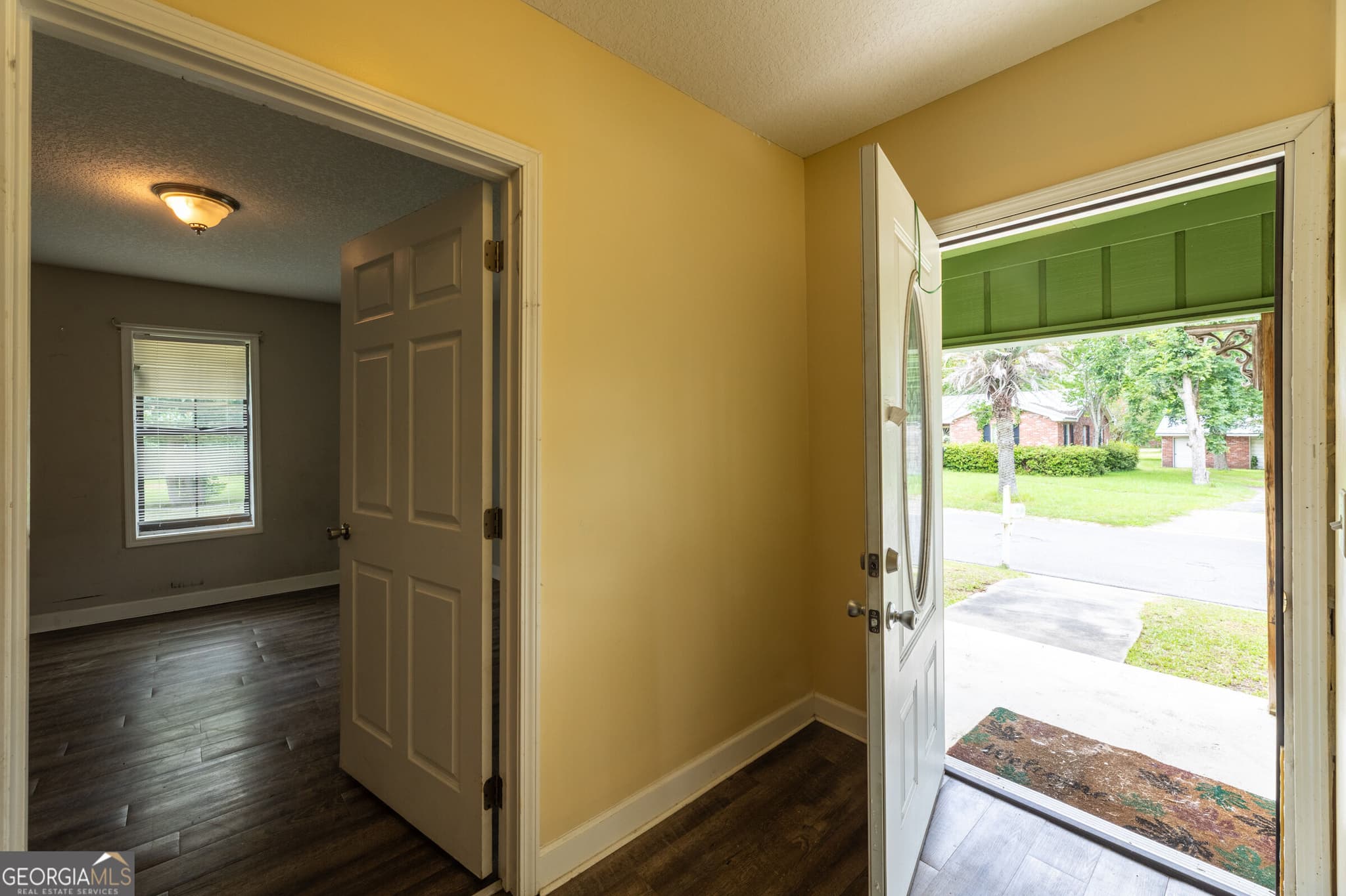 3 bedroom, 2 bathroom, 1,838 sq ft single family residence under contract at 1801 Creswell Street, Waycross, GA 31503 — photo 8