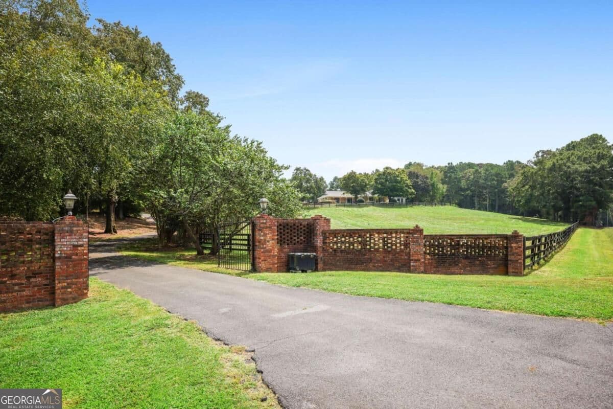 4 bedroom, 3.5 bathroom, 4,212 sq ft single family residence for sale at 4998 Old Dalton Road, Rome, GA 30165 — photo 4