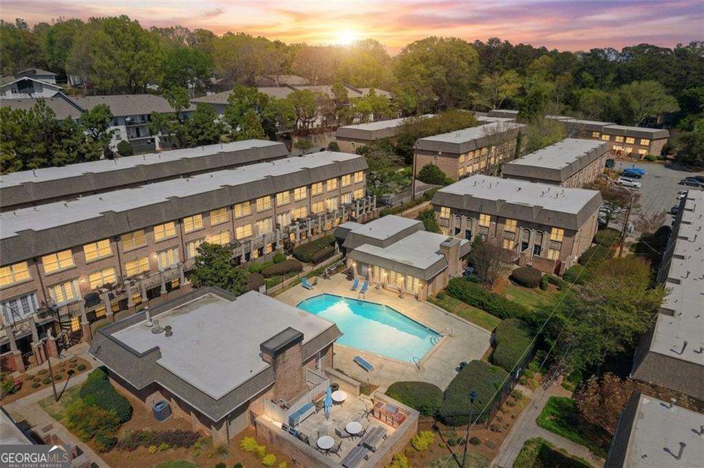 3 bedroom, 2.5 bathroom, 1,632 sq ft townhouse for sale at 6980 Roswell Road A7, Sandy Springs, GA 30328 — photo 2