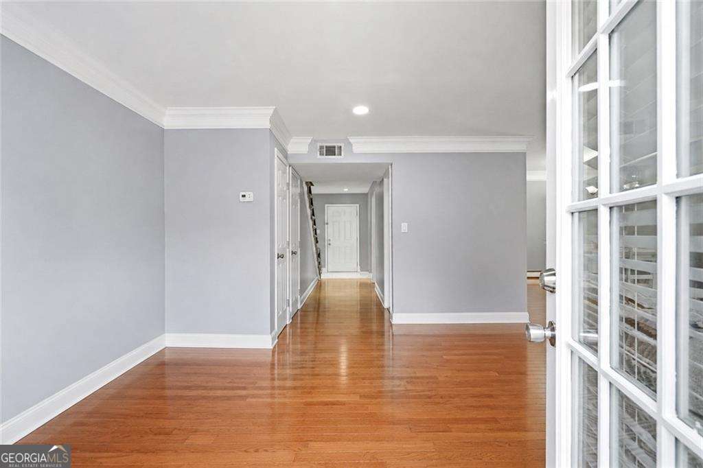 3 bedroom, 2.5 bathroom, 1,632 sq ft townhouse for sale at 6980 Roswell Road A7, Sandy Springs, GA 30328 — photo 5