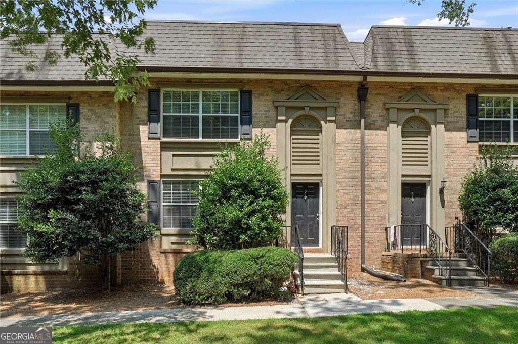 3 bedroom, 2.5 bathroom, 1,632 sq ft townhouse for sale at 6980 Roswell Road A7, Sandy Springs, GA 30328 — photo 4