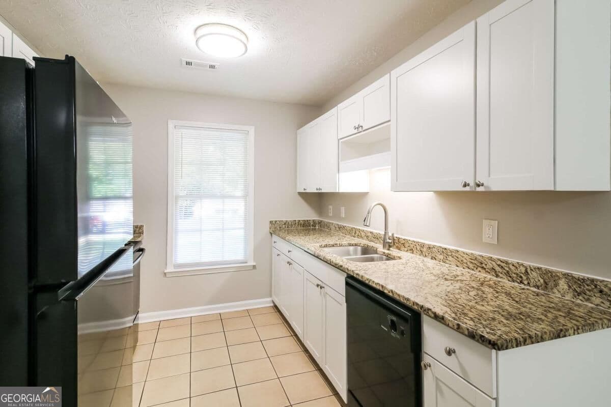 3 bedroom, 2 bathroom, 1,281 sq ft single family residence for sale at 8605 Collins Drive, Jonesboro, GA 30236 — photo 6