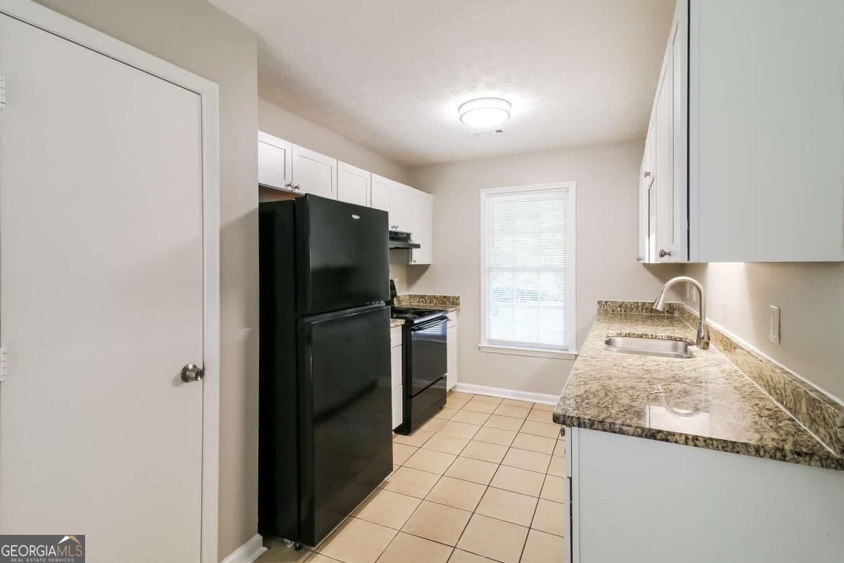 3 bedroom, 2 bathroom, 1,281 sq ft single family residence for sale at 8605 Collins Drive, Jonesboro, GA 30236 — photo 5