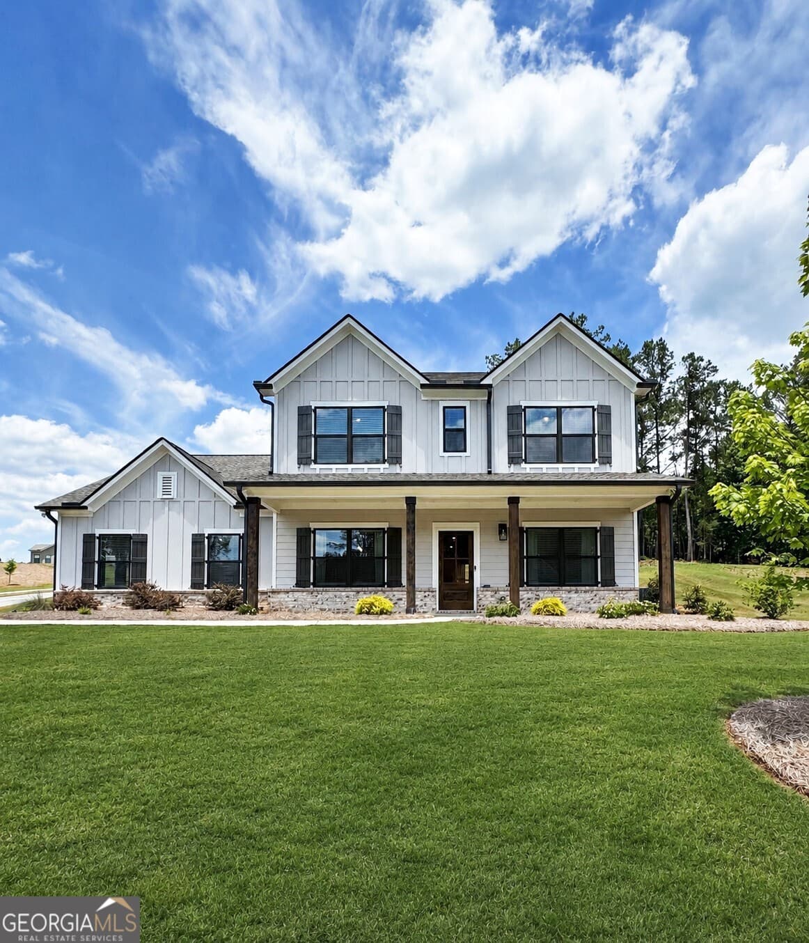 4 bedroom, 3 bathroom, 2,451 sq ft single family residence sold at 1025 Red Oak Boulevard, Loganville, GA 30052