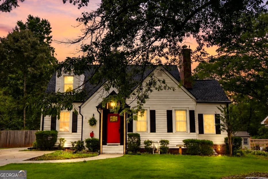 3 bedroom, 2 bathroom, 2,102 sq ft single family residence for sale at 847 E College Street, Griffin, GA 30224 — photo 2
