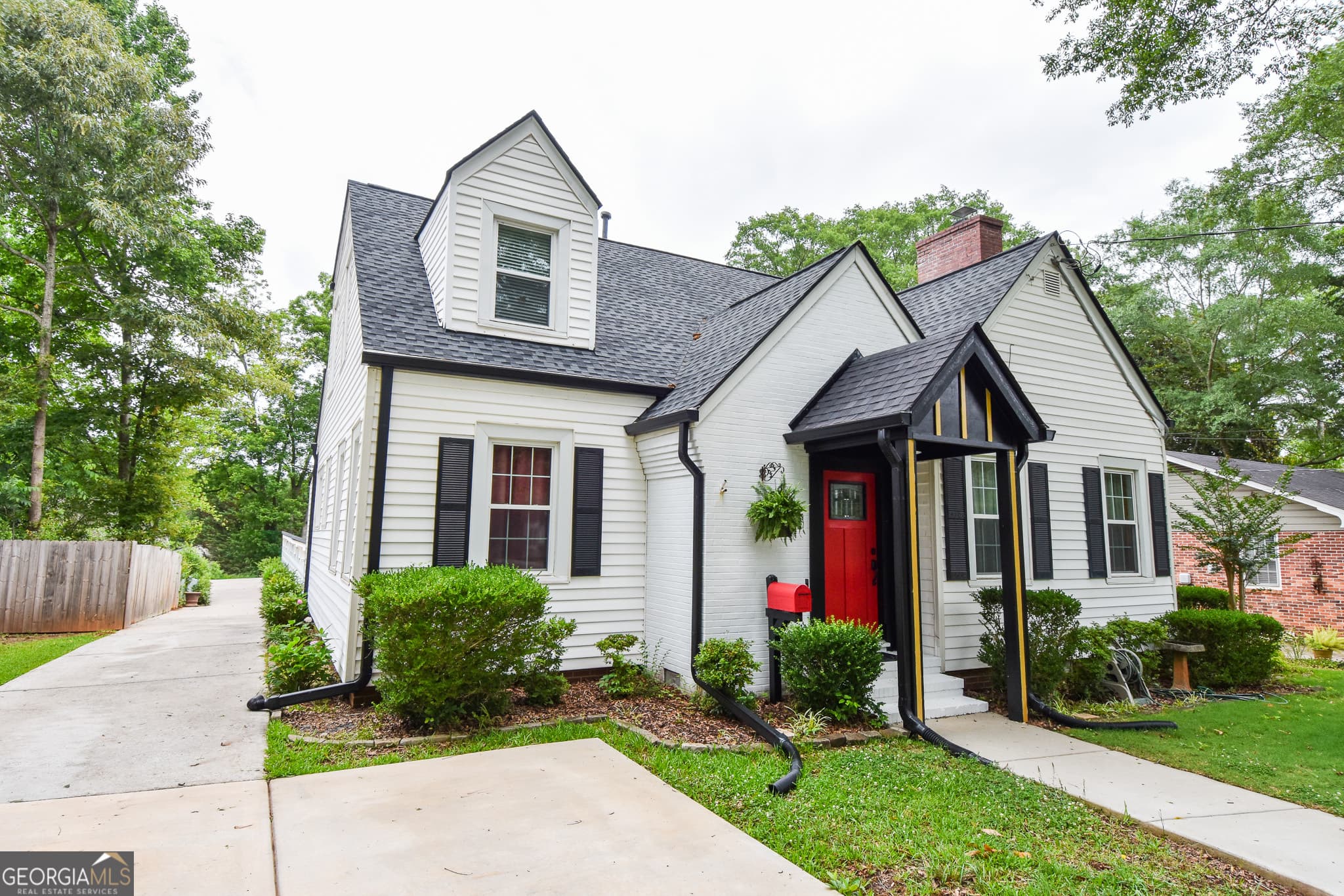 3 bedroom, 2 bathroom, 2,102 sq ft single family residence for sale at 847 E College Street, Griffin, GA 30224 — photo 3
