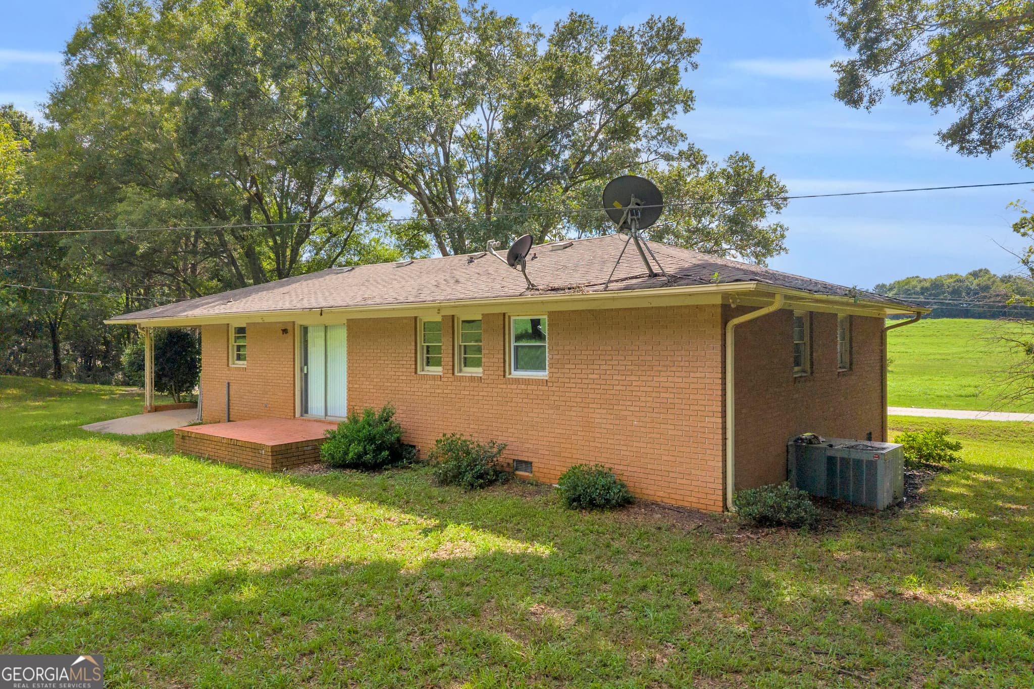 3 bedroom, 2 bathroom, 1,140 sq ft single family residence for sale at 3657 Wildcat Bridge Road, Royston, GA 30662 — photo 3