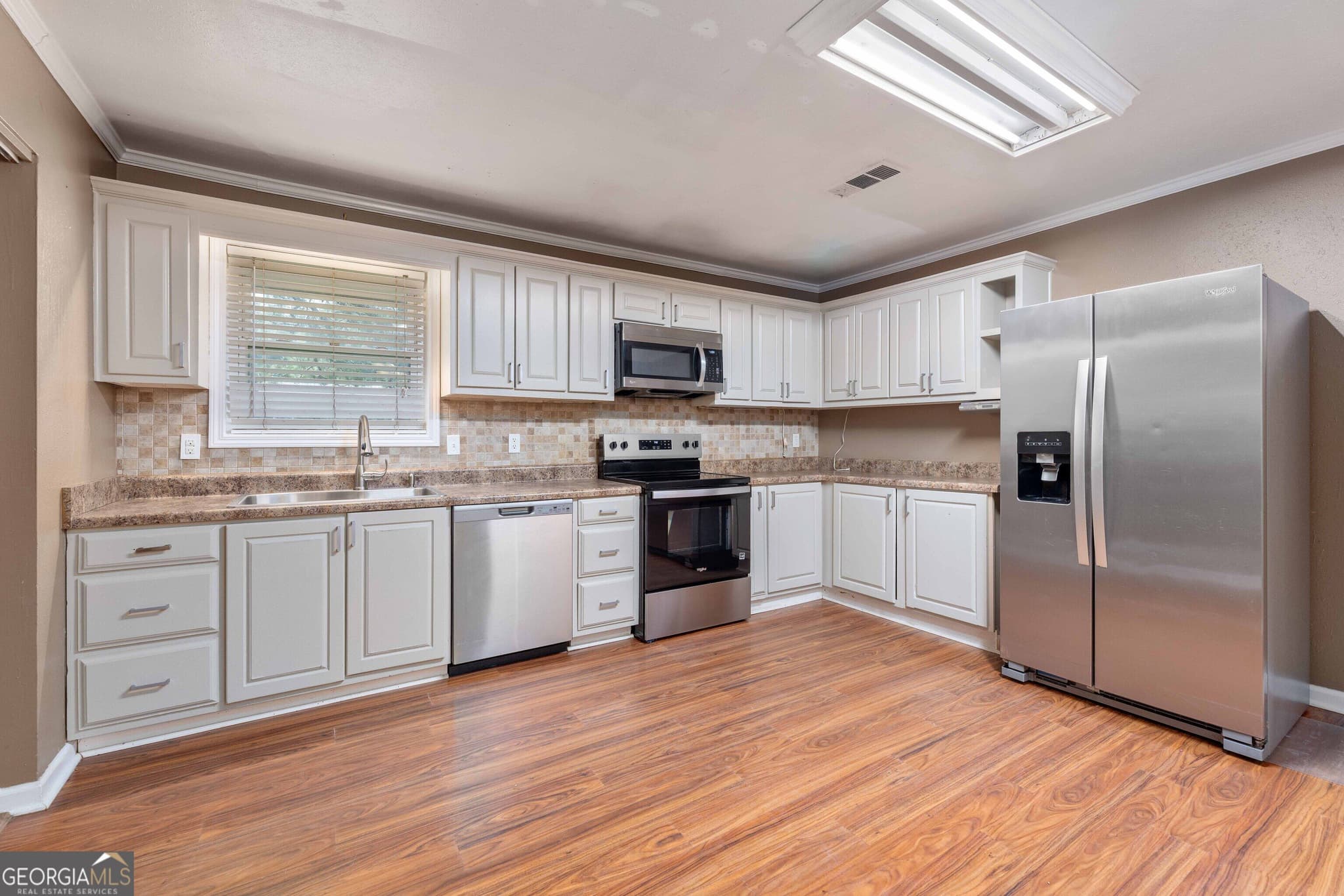 4 bedroom, 2 bathroom, 1,988 sq ft single family residence under contract at 2562 Harwich Circle, Columbus, GA 31907 — photo 2