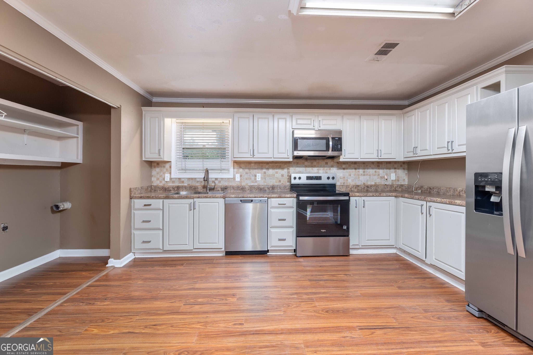 4 bedroom, 2 bathroom, 1,988 sq ft single family residence under contract at 2562 Harwich Circle, Columbus, GA 31907 — photo 4