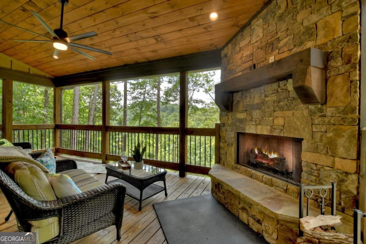 3 bedroom, 3.5 bathroom, 2,604 sq ft cabin,single family residence for sale at 80 Parker Court, Ellijay, GA 30540 — photo 2