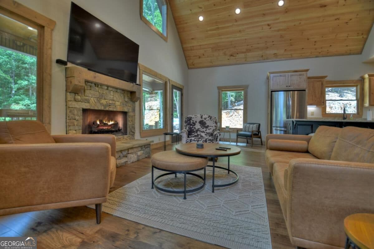 3 bedroom, 3.5 bathroom, 2,604 sq ft cabin,single family residence for sale at 80 Parker Court, Ellijay, GA 30540 — photo 6