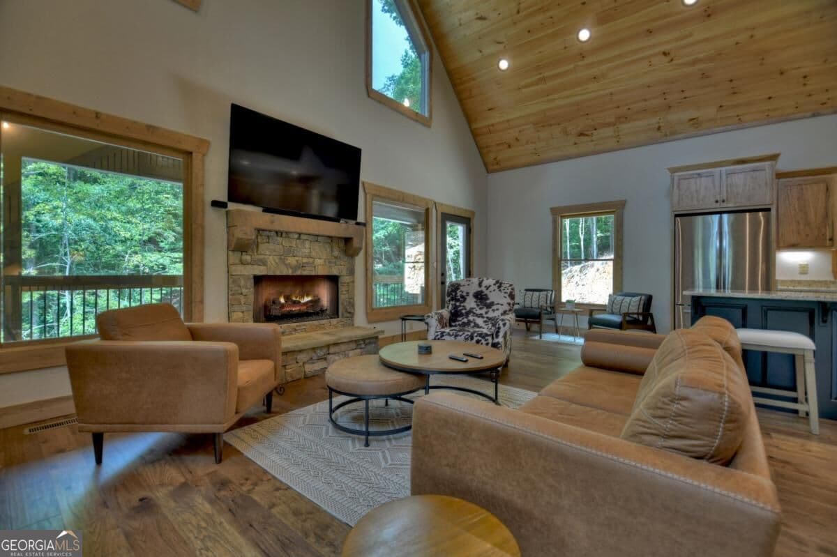 3 bedroom, 3.5 bathroom, 2,604 sq ft cabin,single family residence for sale at 80 Parker Court, Ellijay, GA 30540 — photo 4