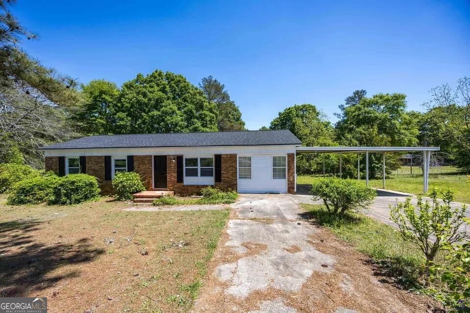 5 bedroom, 2 bathroom, 1,940 sq ft single family residence for rent at 427 Gun Club Road, Fort Valley, GA 31030 for $1,645 a month — photo 2
