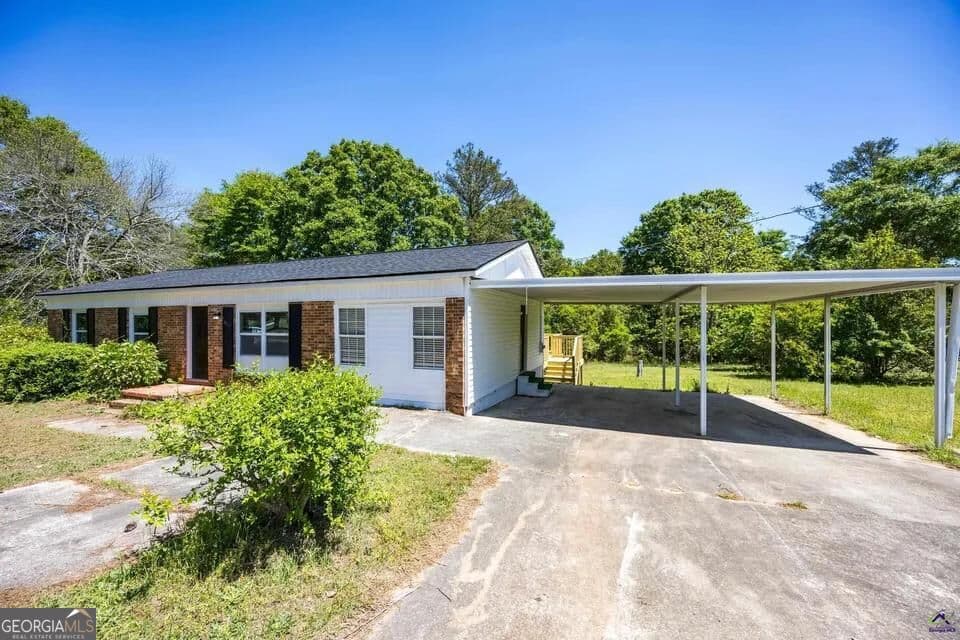 5 bedroom, 2 bathroom, 1,940 sq ft single family residence for rent at 427 Gun Club Road, Fort Valley, GA 31030 for $1,645 a month — photo 3