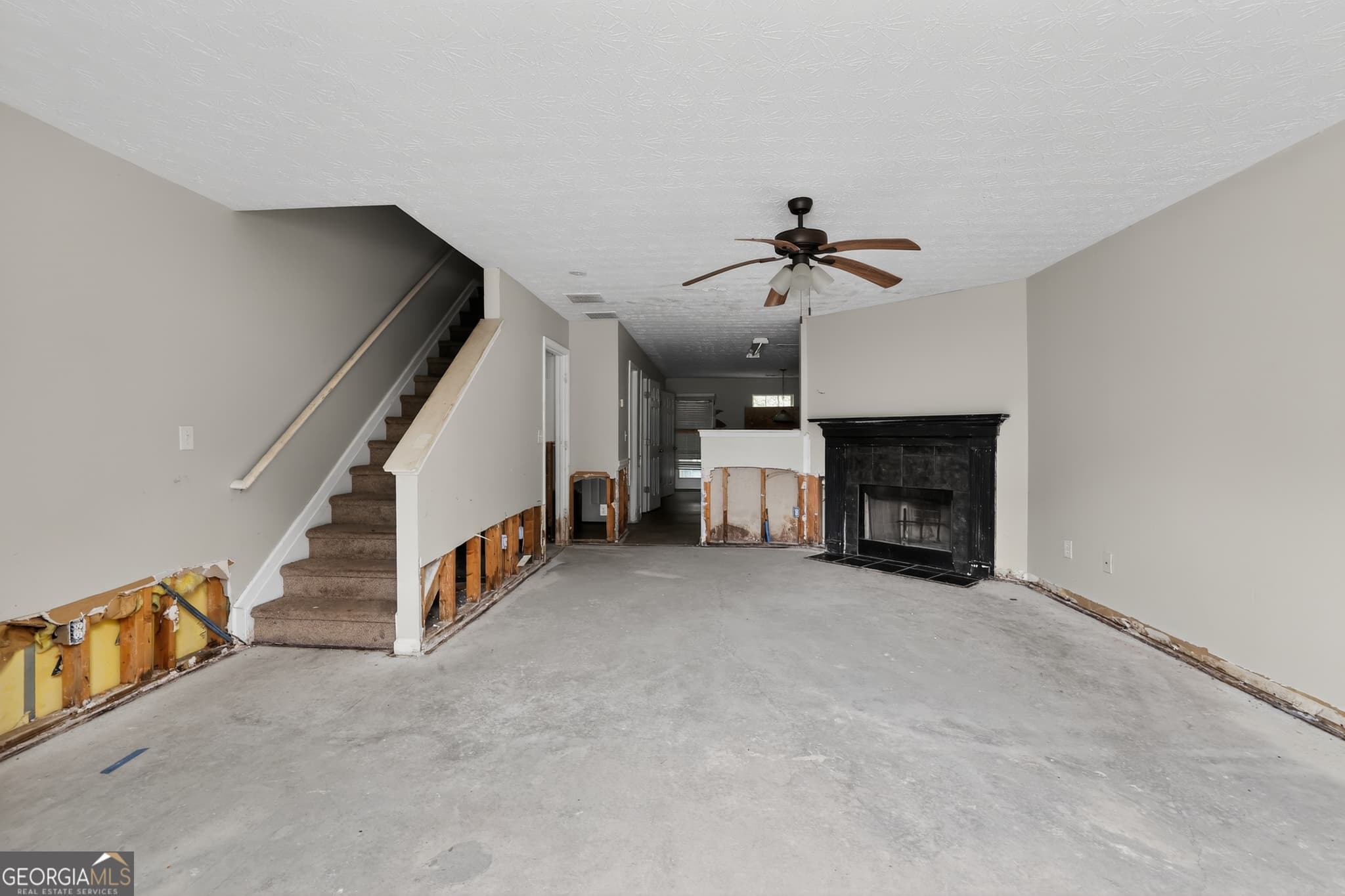 2 bedroom, 2.5 bathroom, 1,590 sq ft townhouse for sale at 2858 Vining Ridge Terrace, Decatur, GA 30034 — photo 2