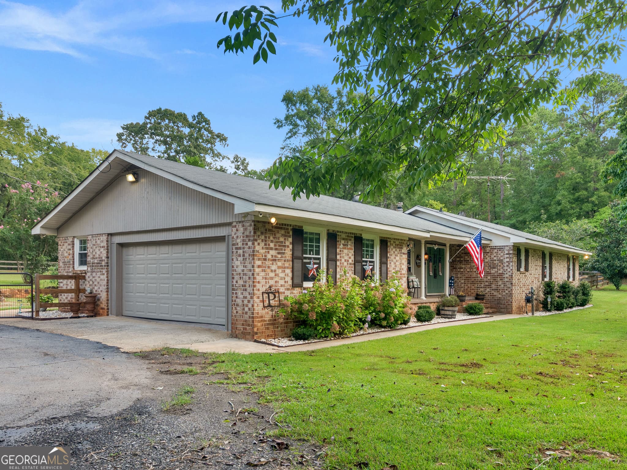3 bedroom, 2.5 bathroom, 1,764 sq ft single family residence for sale at 3384 Dames Ferry Road, Forsyth, GA 31029 — photo 2