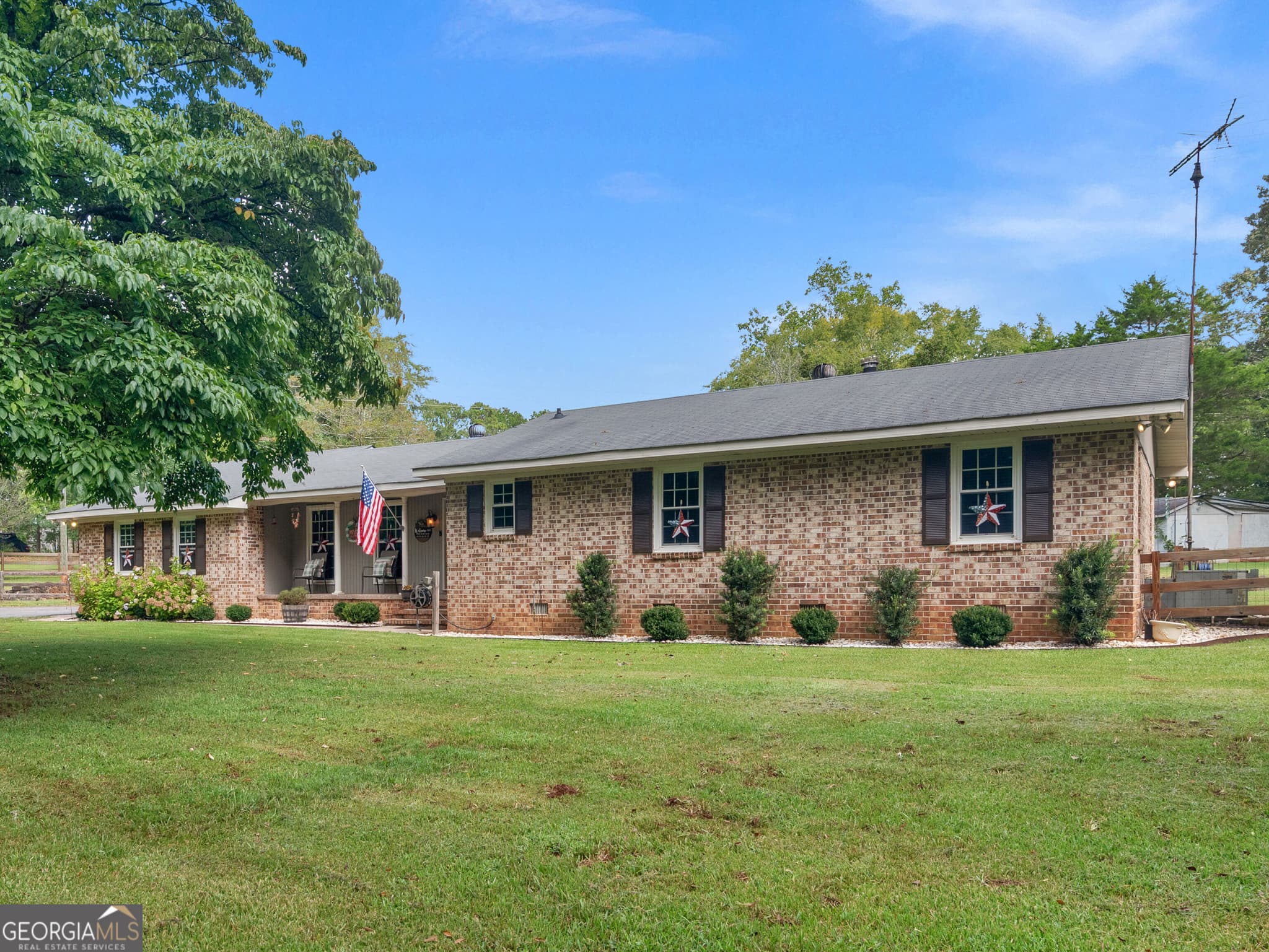 3 bedroom, 2.5 bathroom, 1,764 sq ft single family residence for sale at 3384 Dames Ferry Road, Forsyth, GA 31029 — photo 3