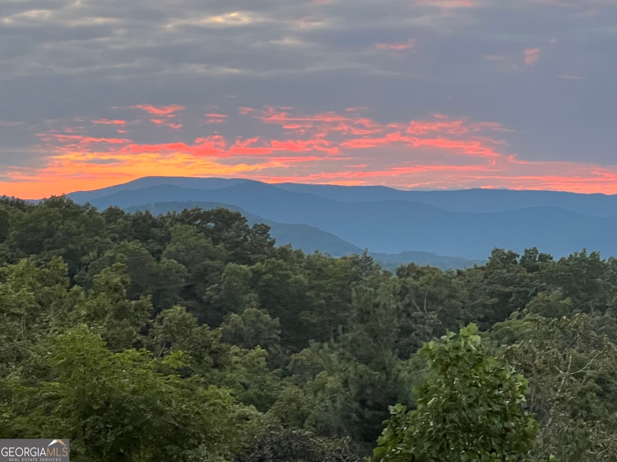 3 bedroom, 3 bathroom, 2,640 sq ft cabin,single family residence for sale at 208 Cohutta Overlook Drive, Blue Ridge, GA 30513 — photo 5
