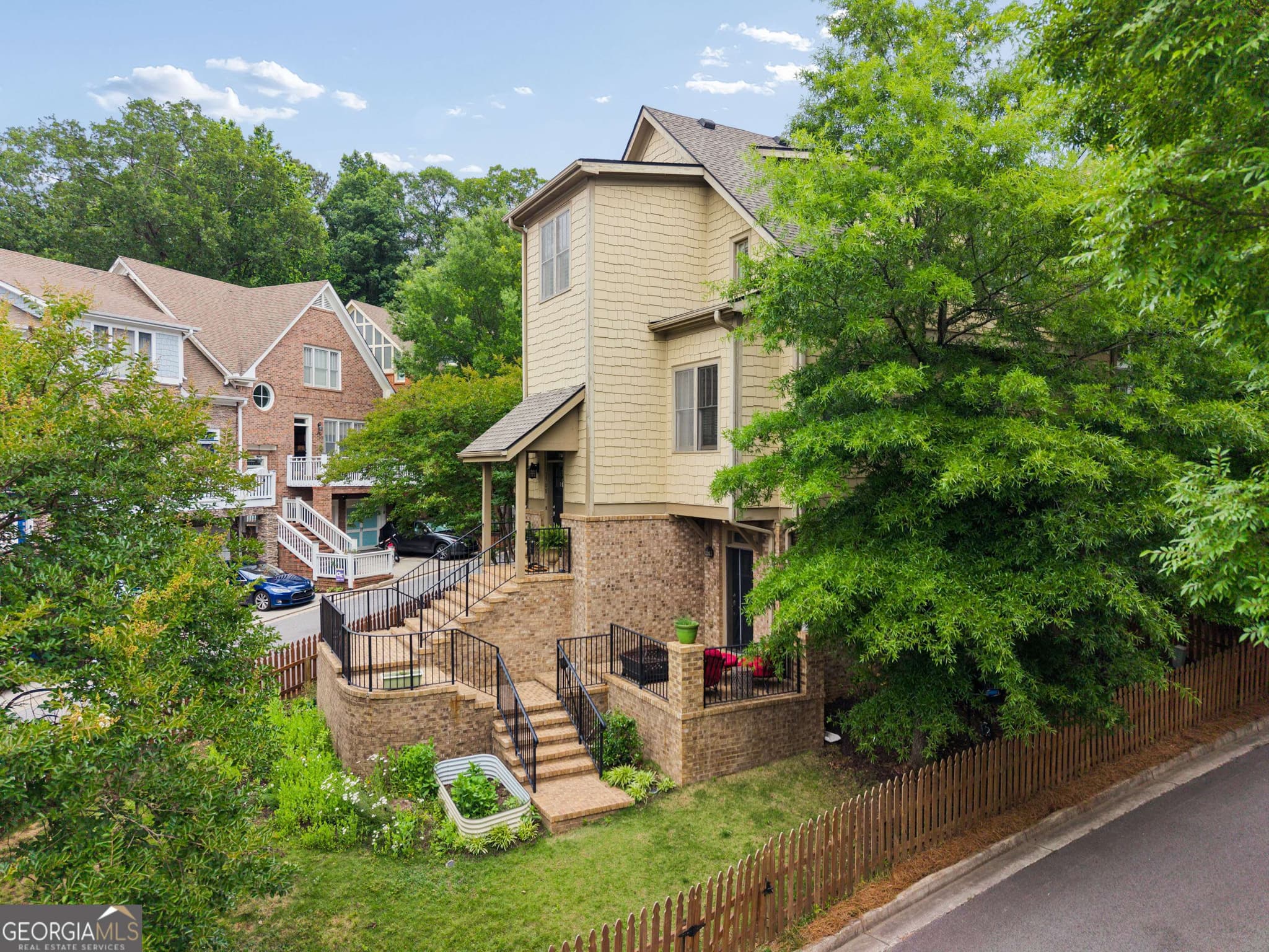 3 bedroom, 2.5 bathroom, 2,009 sq ft townhouse sold at 1508 Whitehead Bluff, Atlanta, GA 30318