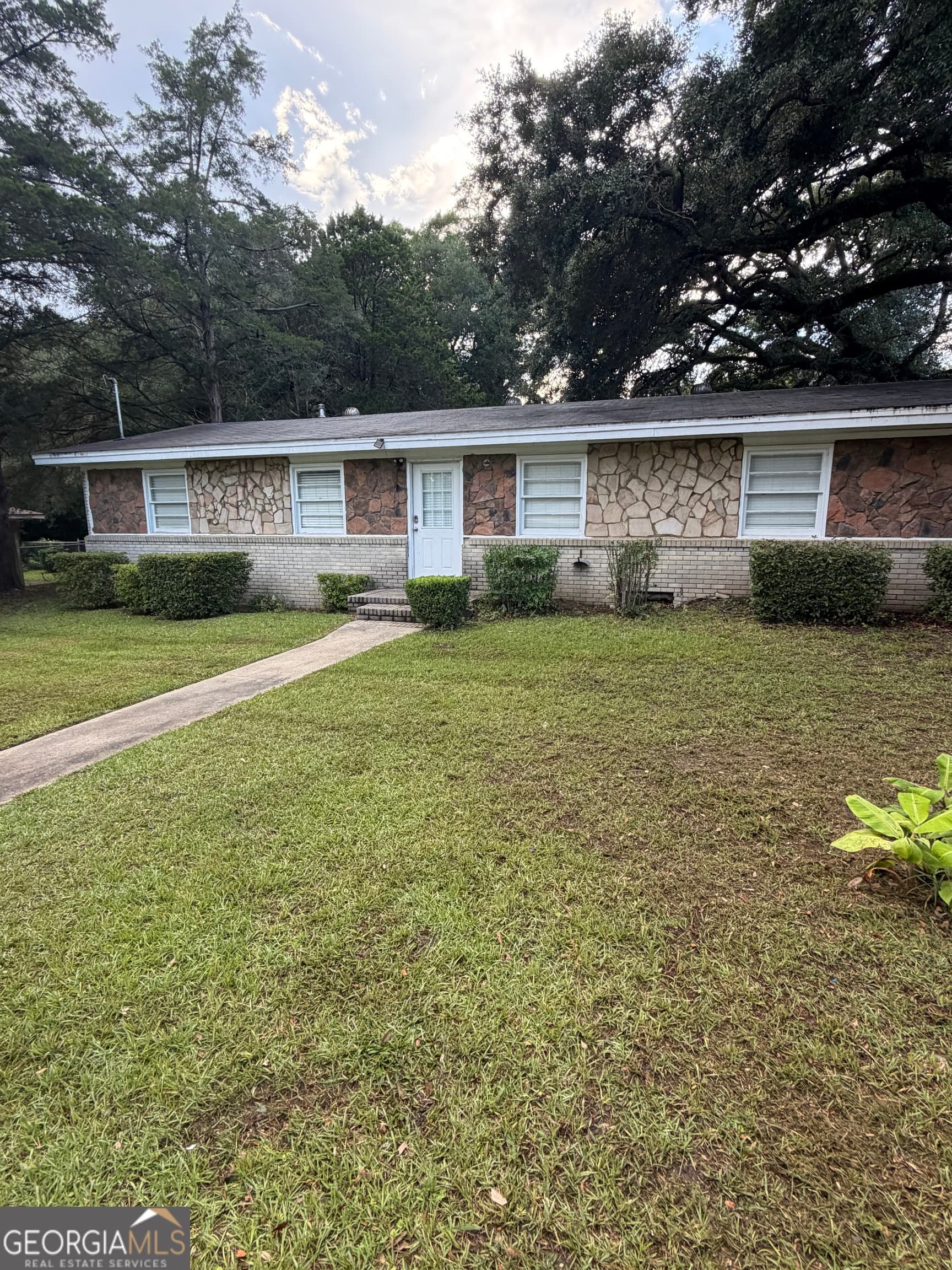3 bedroom, 2 bathroom, 1,500 sq ft single family residence for sale at 5859 8th Avenue, Eastman, GA 31023 — photo 3