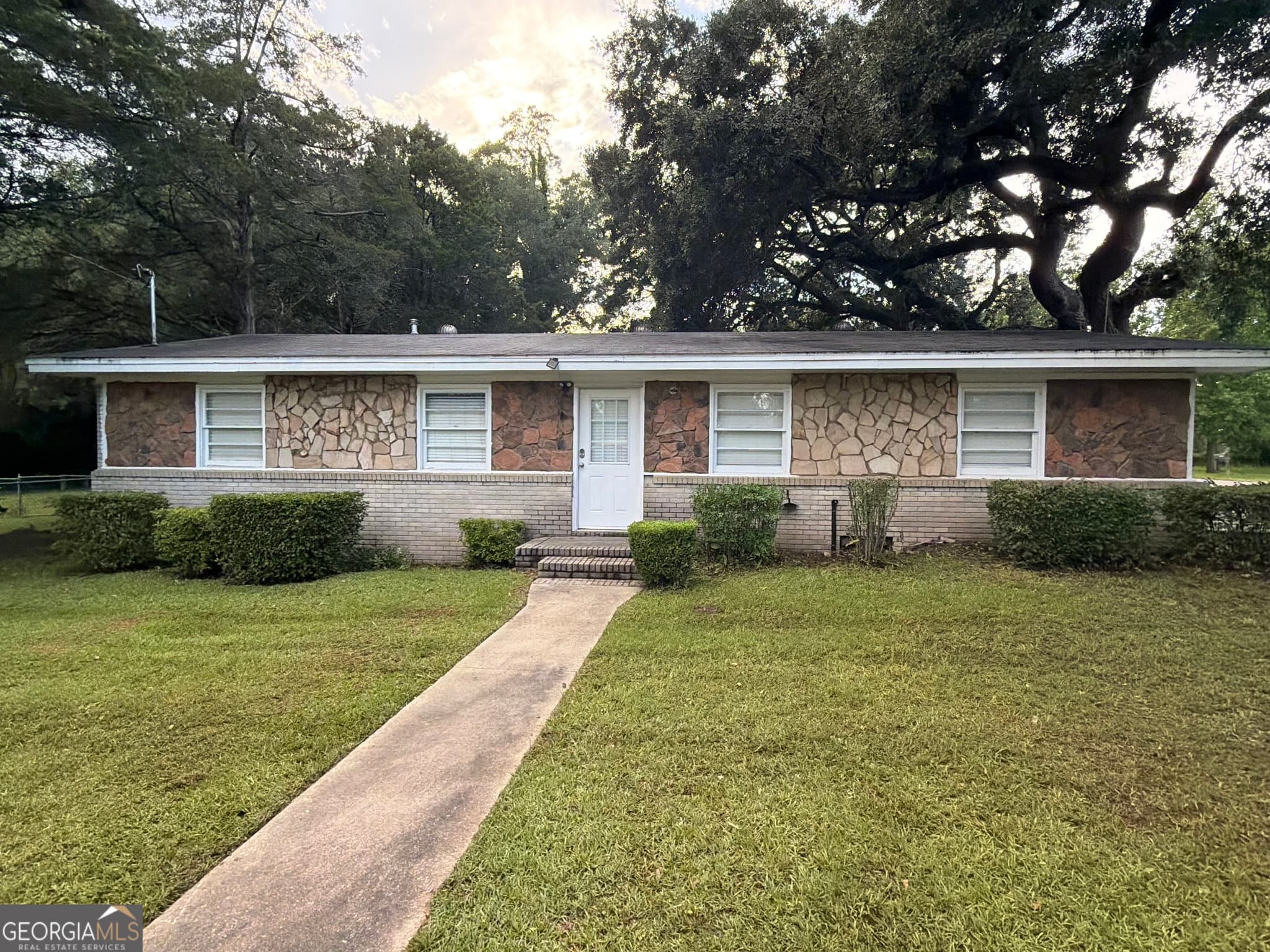 3 bedroom, 2 bathroom, 1,500 sq ft single family residence for sale at 5859 8th Avenue, Eastman, GA 31023