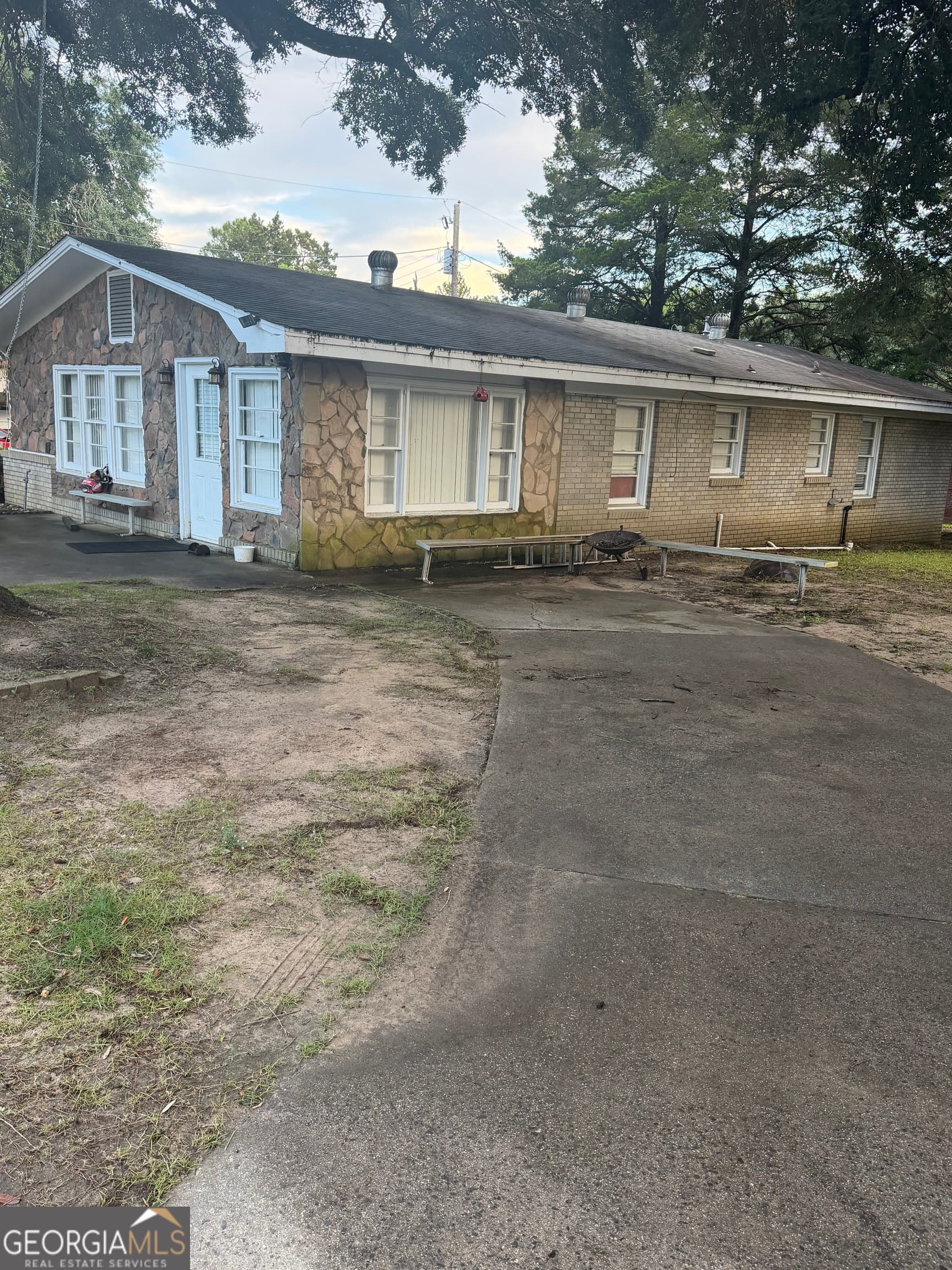 3 bedroom, 2 bathroom, 1,500 sq ft single family residence for sale at 5859 8th Avenue, Eastman, GA 31023 — photo 5