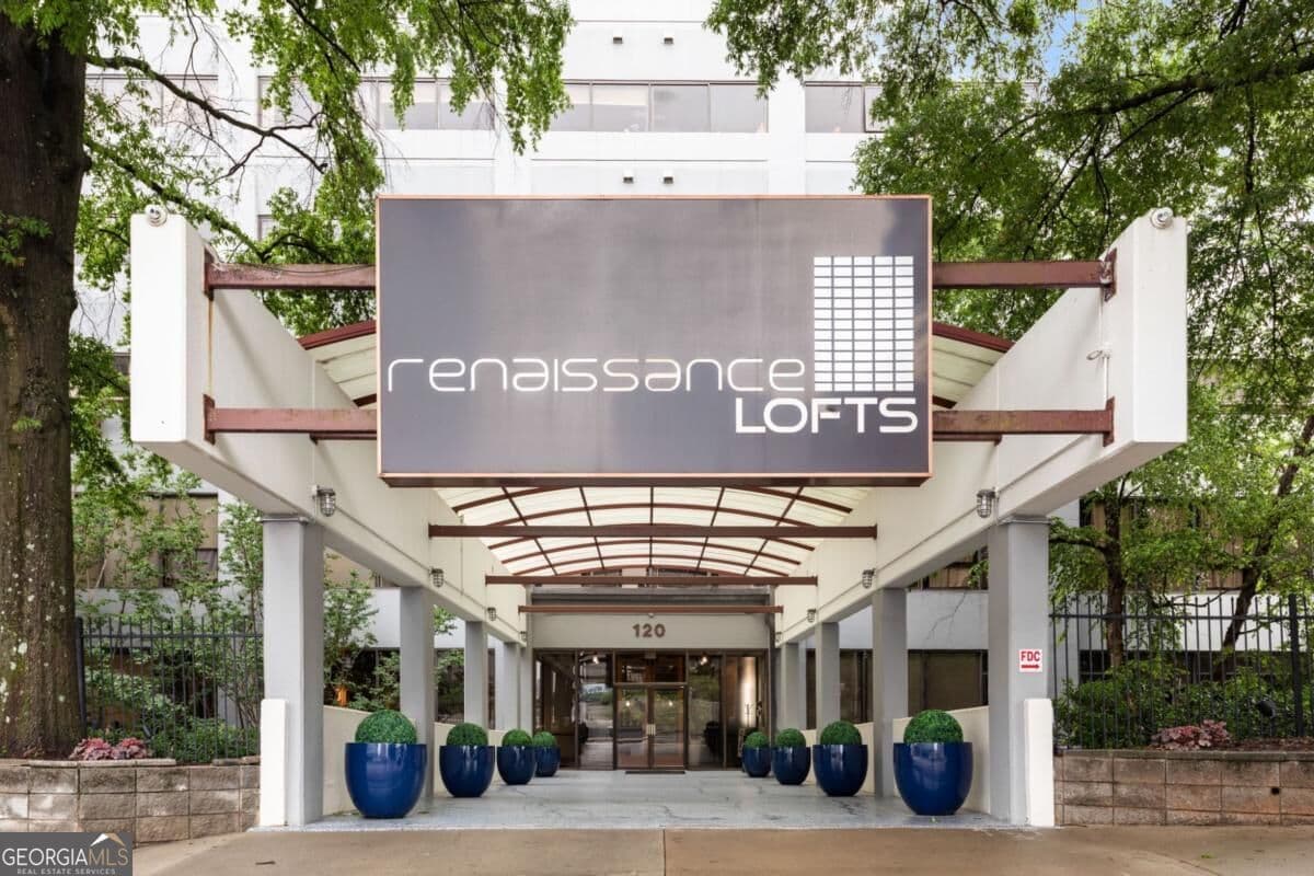 1 bedroom, 1 bathroom, 581 sq ft loft,condominium for sale at 120 Ralph Mcgill Boulevard 610, Atlanta, GA 30308 — photo 2