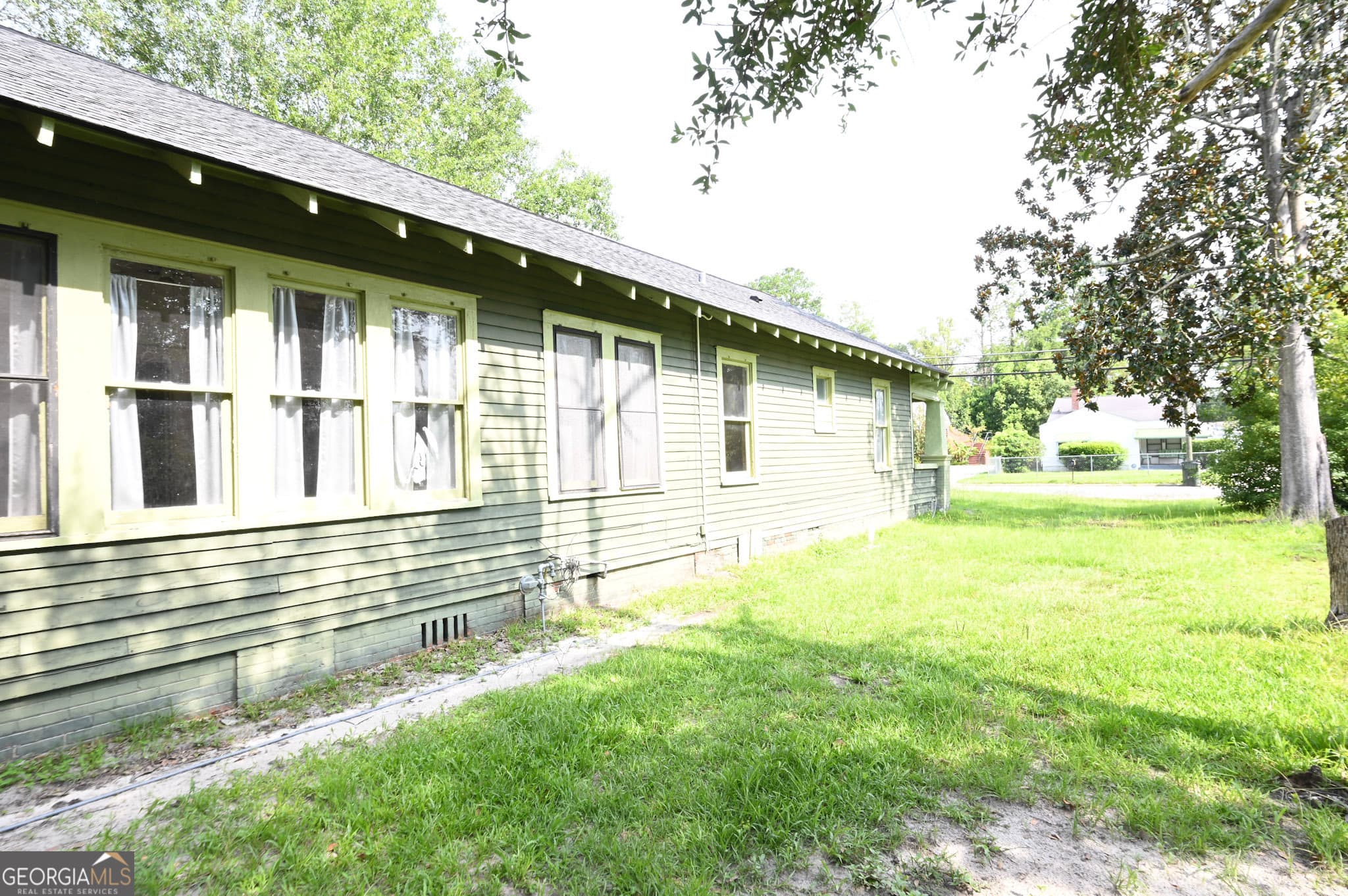 3 bedroom, 1 bathroom, 1,300 sq ft single family residence for sale at 1303 Carswell Avenue, Waycross, GA 31503 — photo 2