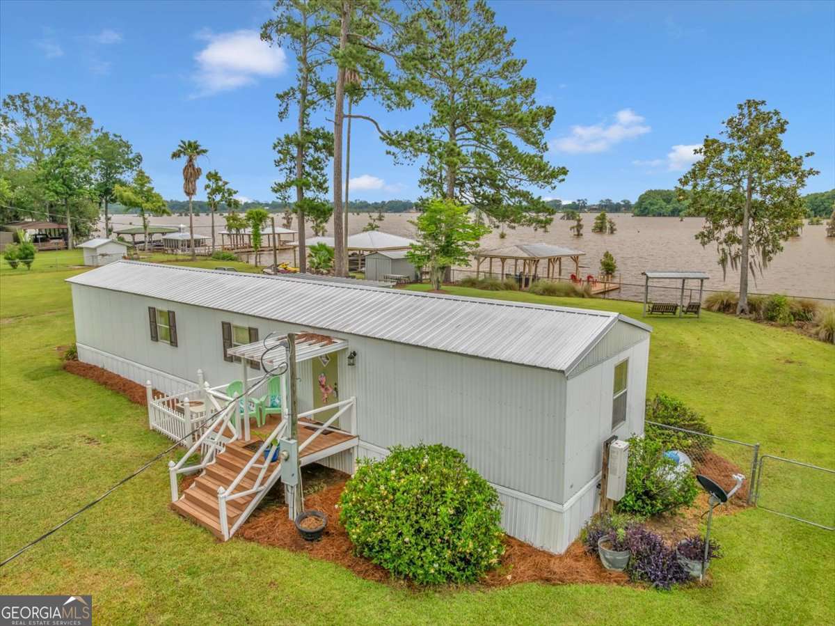 2 bedroom, 2 bathroom, 924 sq ft manufactured home,single family residence sold at 116 E Entrekin Road, Cobb, GA 31735