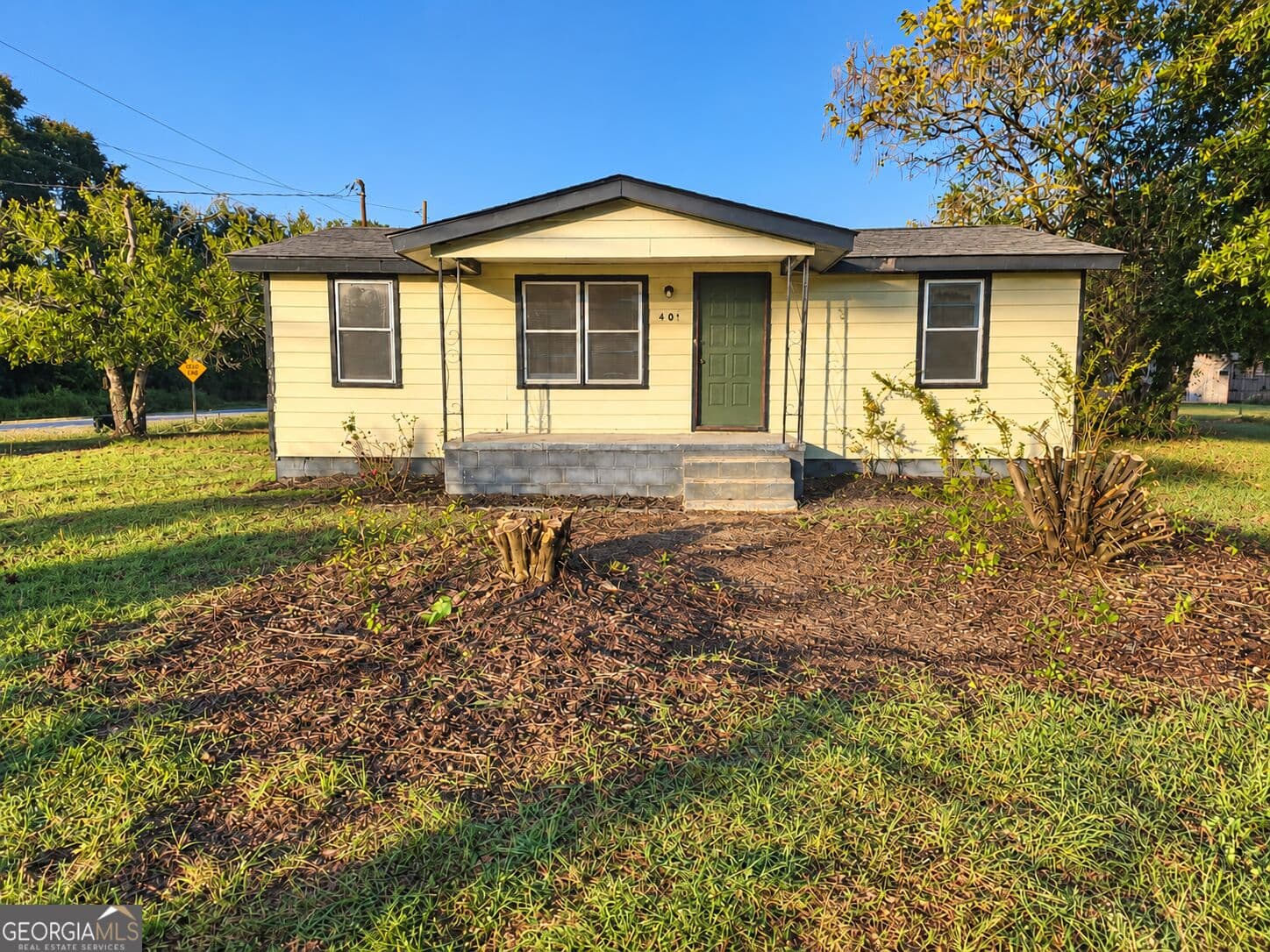 3 bedroom, 1 bathroom, 864 sq ft single family residence for sale at 407 Attaway Street, East Dublin, GA 31027