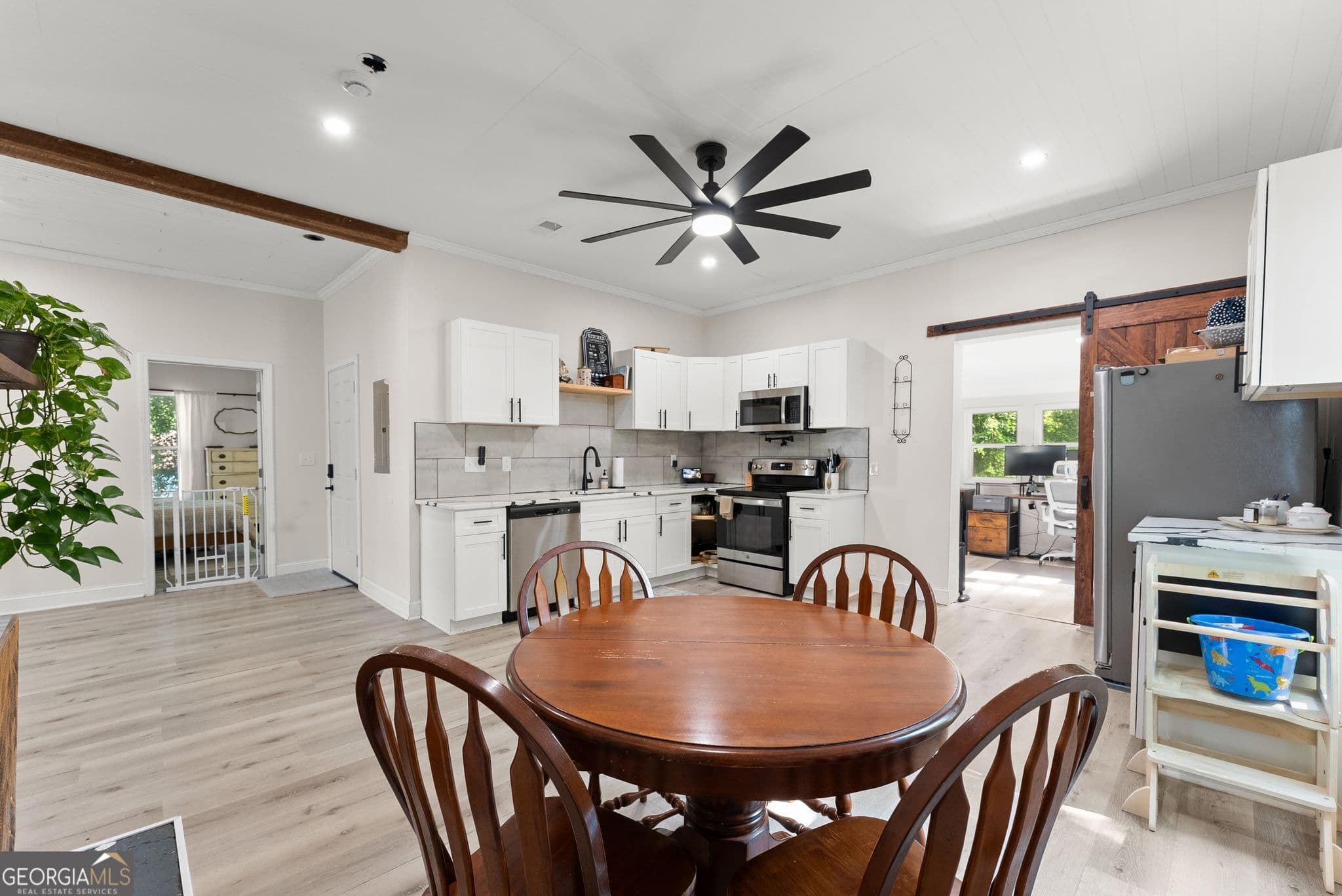 3 bedroom, 2 bathroom, 2,000 sq ft apartment for rent at 2158 N Broad Street C, Commerce, GA 30529 for $2,000 a month — photo 3