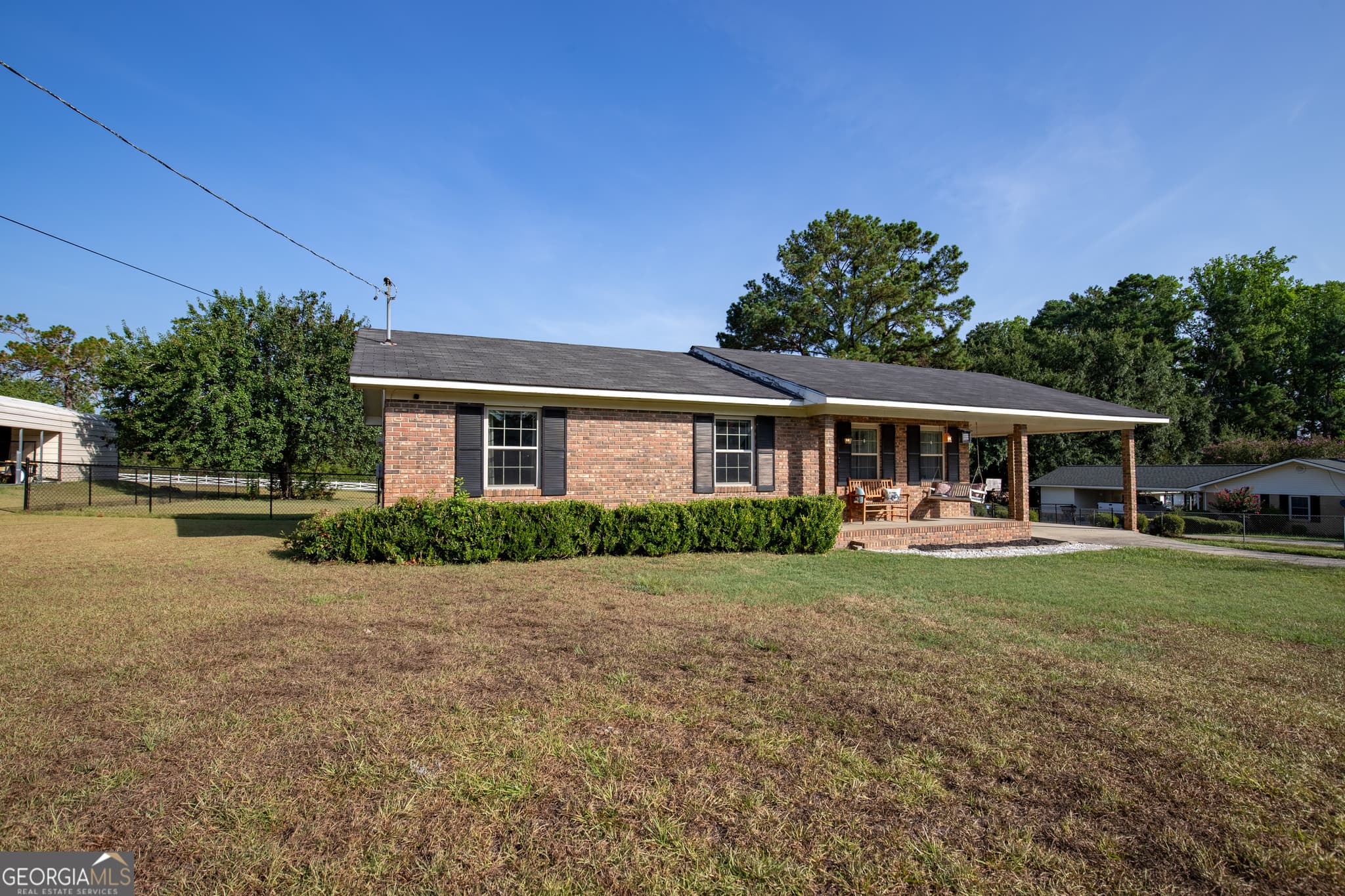 3 bedroom, 1.5 bathroom, 1,206 sq ft single family residence for sale at 110 Queen Drive, Glennville, GA 30427 — photo 2