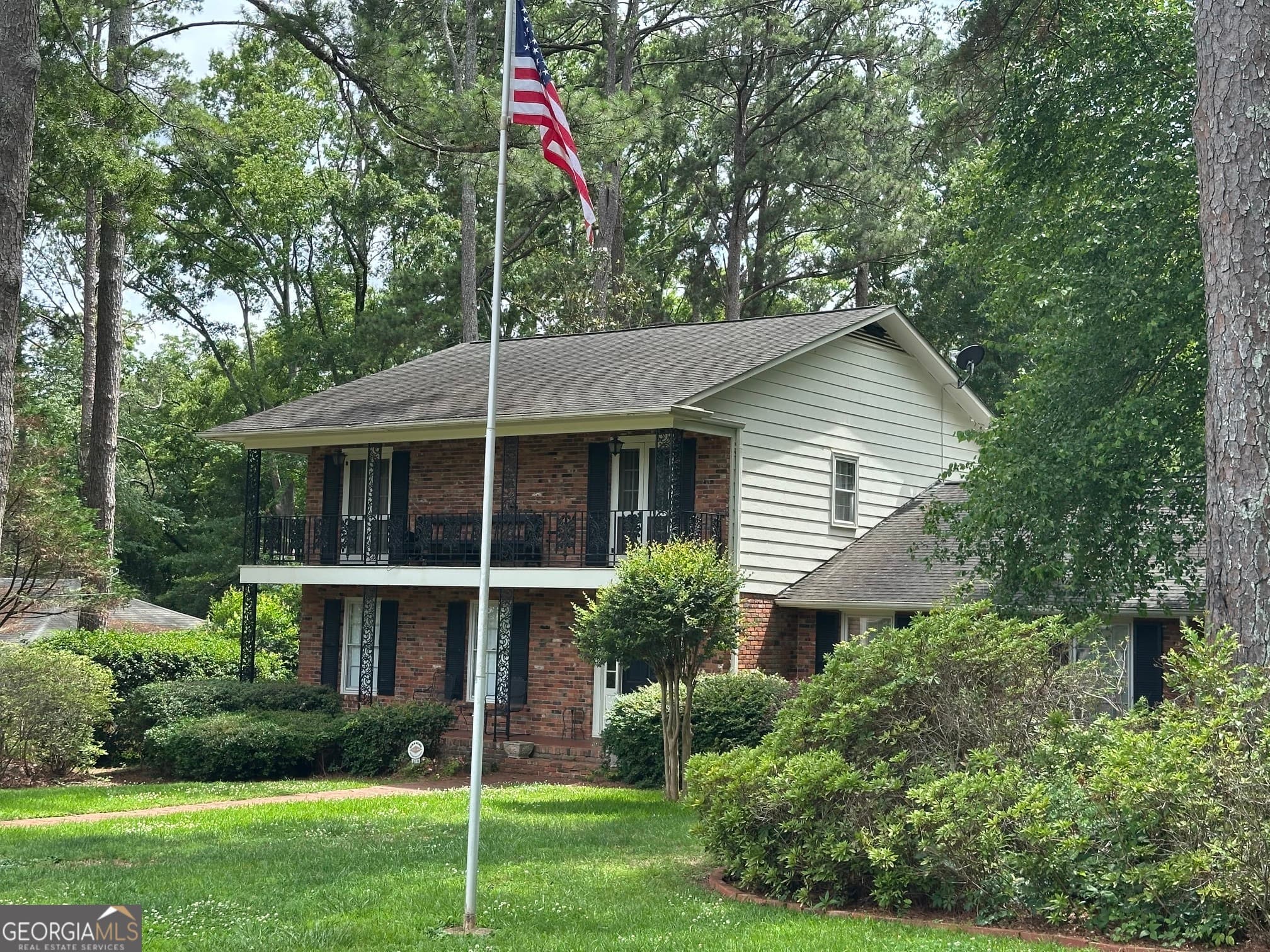 5 bedroom, 3.5 bathroom, 1,416 sq ft single family residence for sale at 810 Stewart Avenue, Union Point, GA 30669