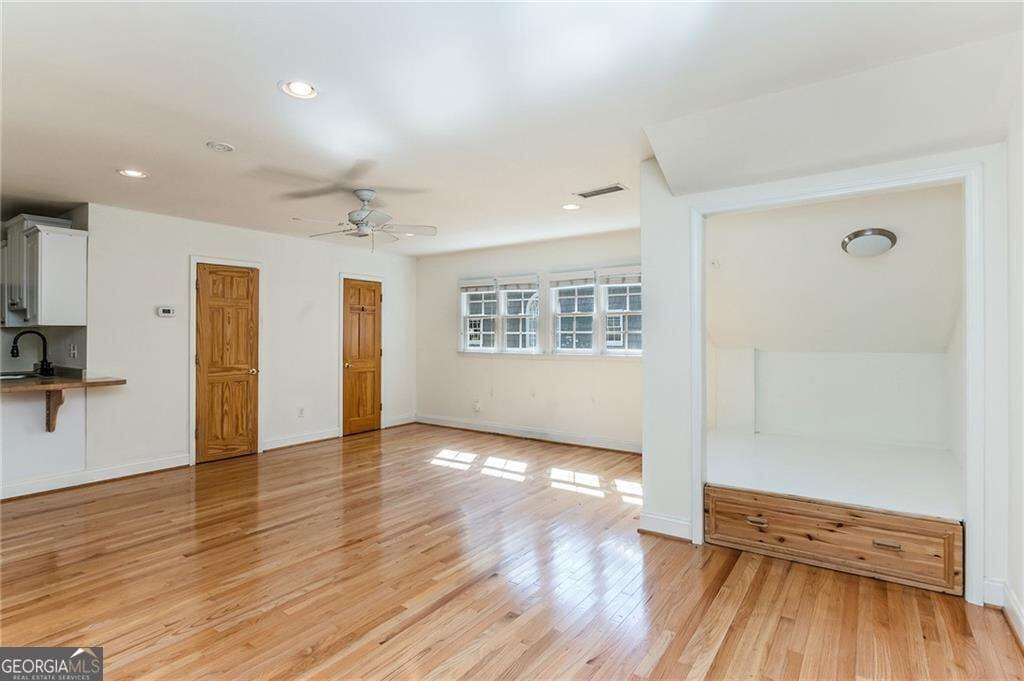 1 bedroom, 1 bathroom, 650 sq ft conversion for rent at 3611 Cloudland Drive, Atlanta, GA 30327 for $1,300 a month — photo 2