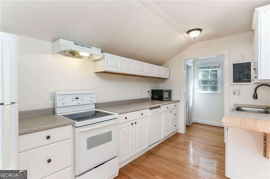 1 bedroom, 1 bathroom, 650 sq ft conversion for rent at 3611 Cloudland Drive, Atlanta, GA 30327 for $1,300 a month — photo 4