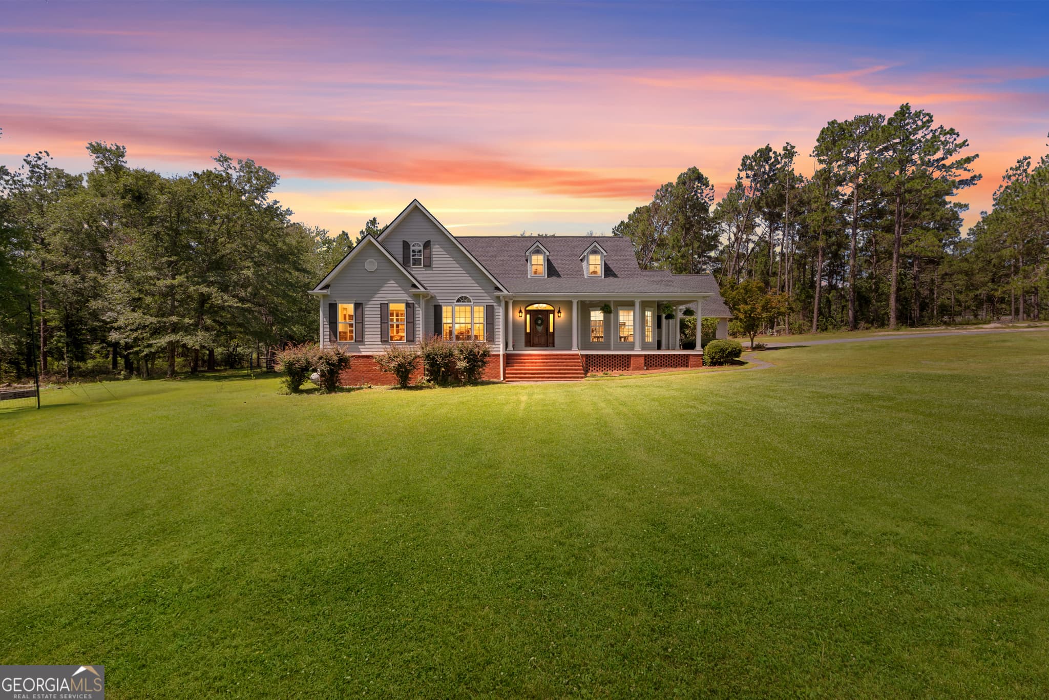 4 bedroom, 3.5 bathroom, 3,190 sq ft single family residence under contract at 220 Pinewood Drive, Vidalia, GA 30474 — photo 2