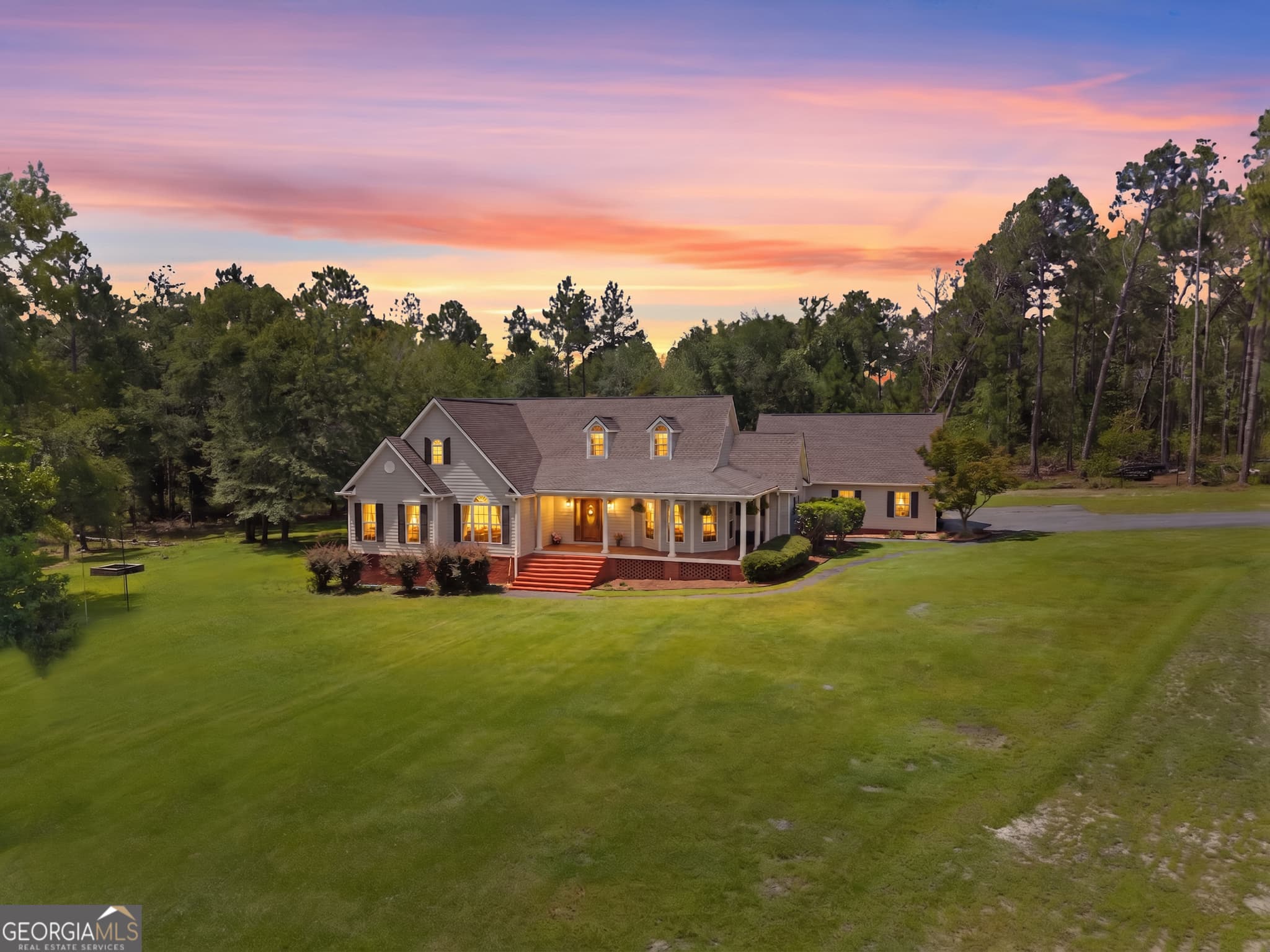 4 bedroom, 3.5 bathroom, 3,190 sq ft single family residence under contract at 220 Pinewood Drive, Vidalia, GA 30474