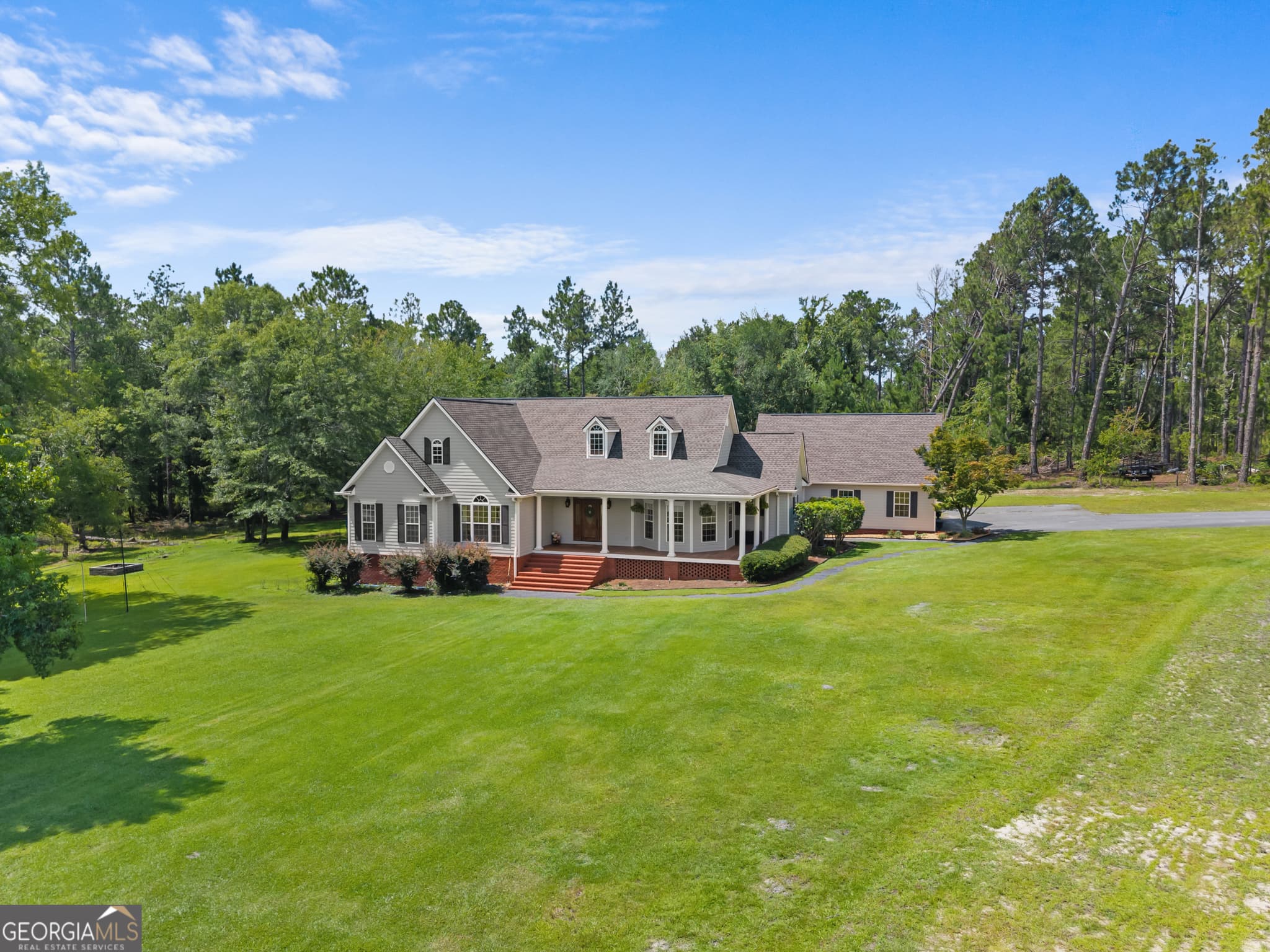 4 bedroom, 3.5 bathroom, 3,190 sq ft single family residence under contract at 220 Pinewood Drive, Vidalia, GA 30474 — photo 5