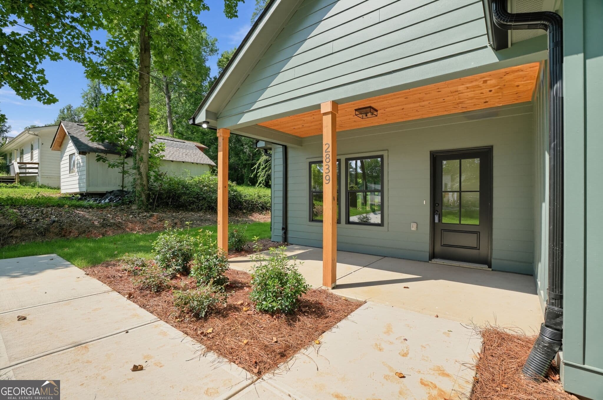 3 bedroom, 2 bathroom, 1,308 sq ft single family residence for sale at 2839 1st Avenue, Atlanta, GA 30315 — photo 2