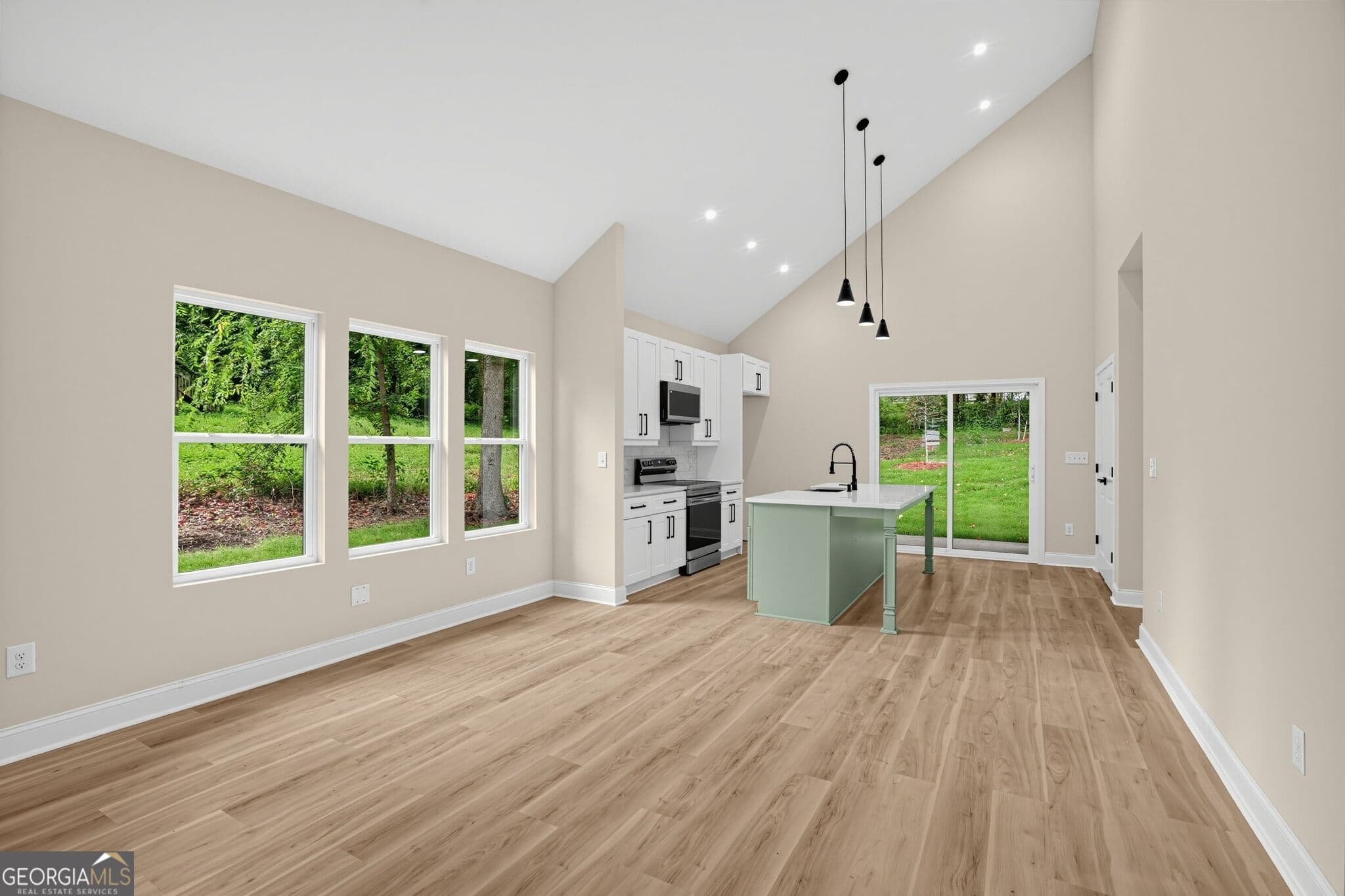 3 bedroom, 2 bathroom, 1,308 sq ft single family residence for sale at 2839 1st Avenue, Atlanta, GA 30315 — photo 6