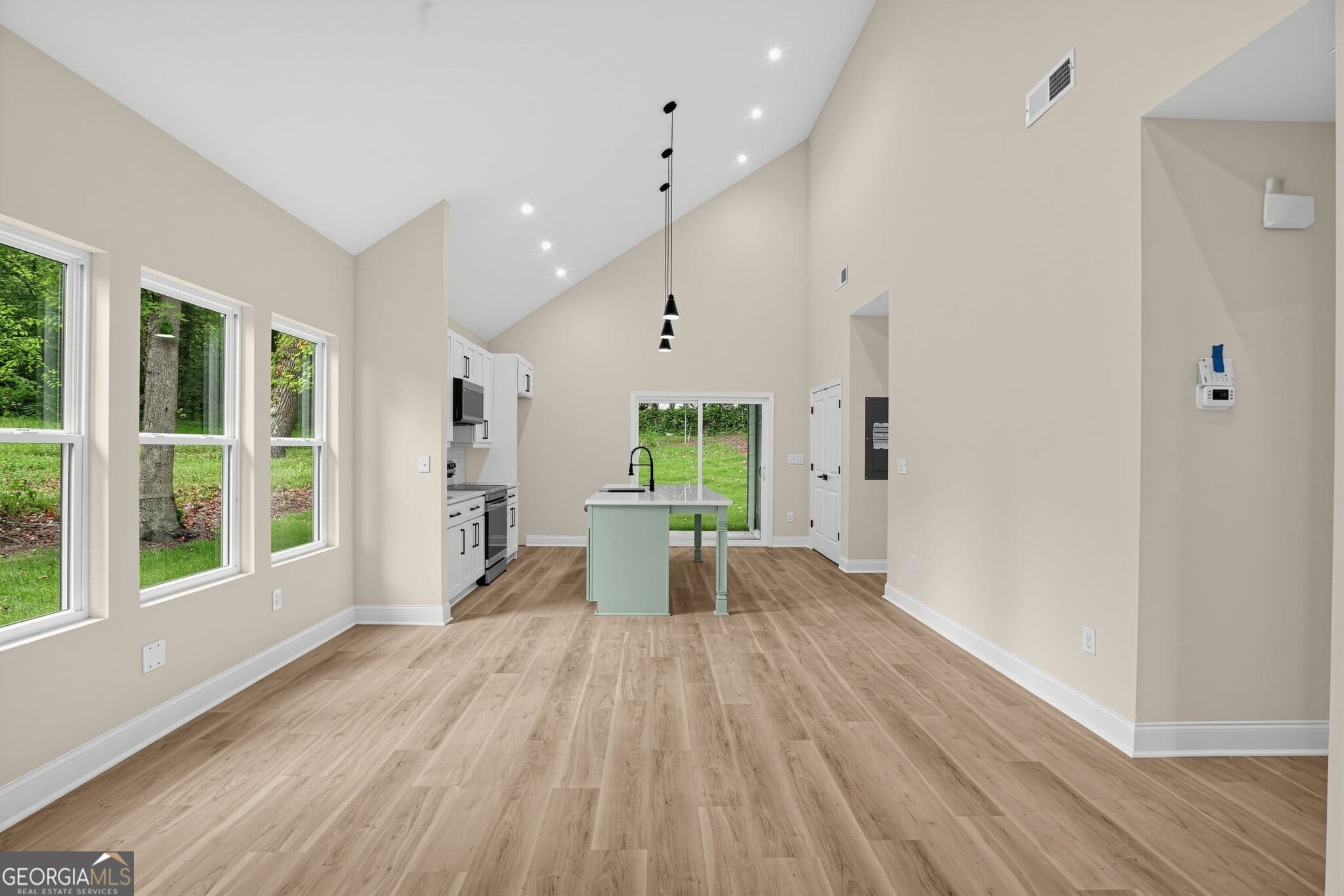 3 bedroom, 2 bathroom, 1,308 sq ft single family residence for sale at 2839 1st Avenue, Atlanta, GA 30315 — photo 7