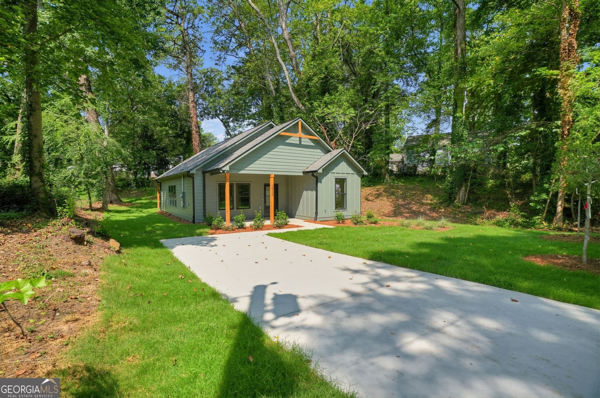 3 bedroom, 2 bathroom, 1,308 sq ft single family residence for sale at 2839 1st Avenue, Atlanta, GA 30315 — photo 3