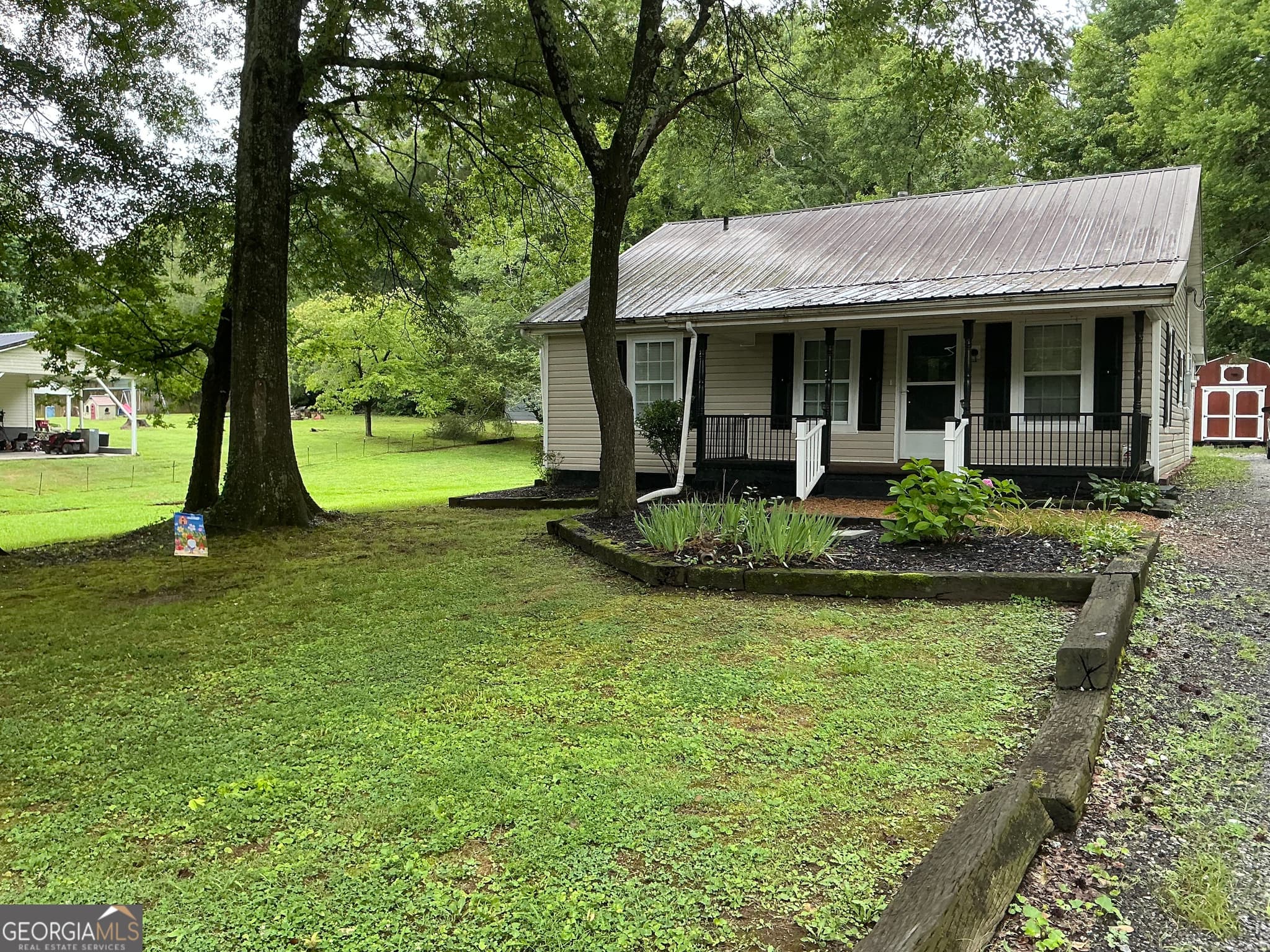 3 bedroom, 2 bathroom, 1,394 sq ft single family residence for sale at 701 N Duke Street, Lafayette, GA 30728 — photo 6