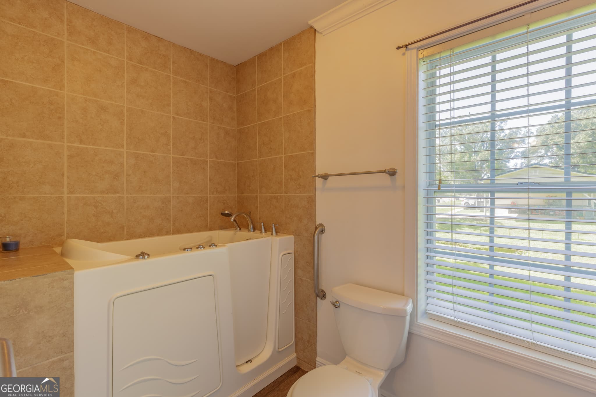 3 bedroom, 2 bathroom, 1,394 sq ft single family residence for sale at 701 N Duke Street, Lafayette, GA 30728 — photo 7