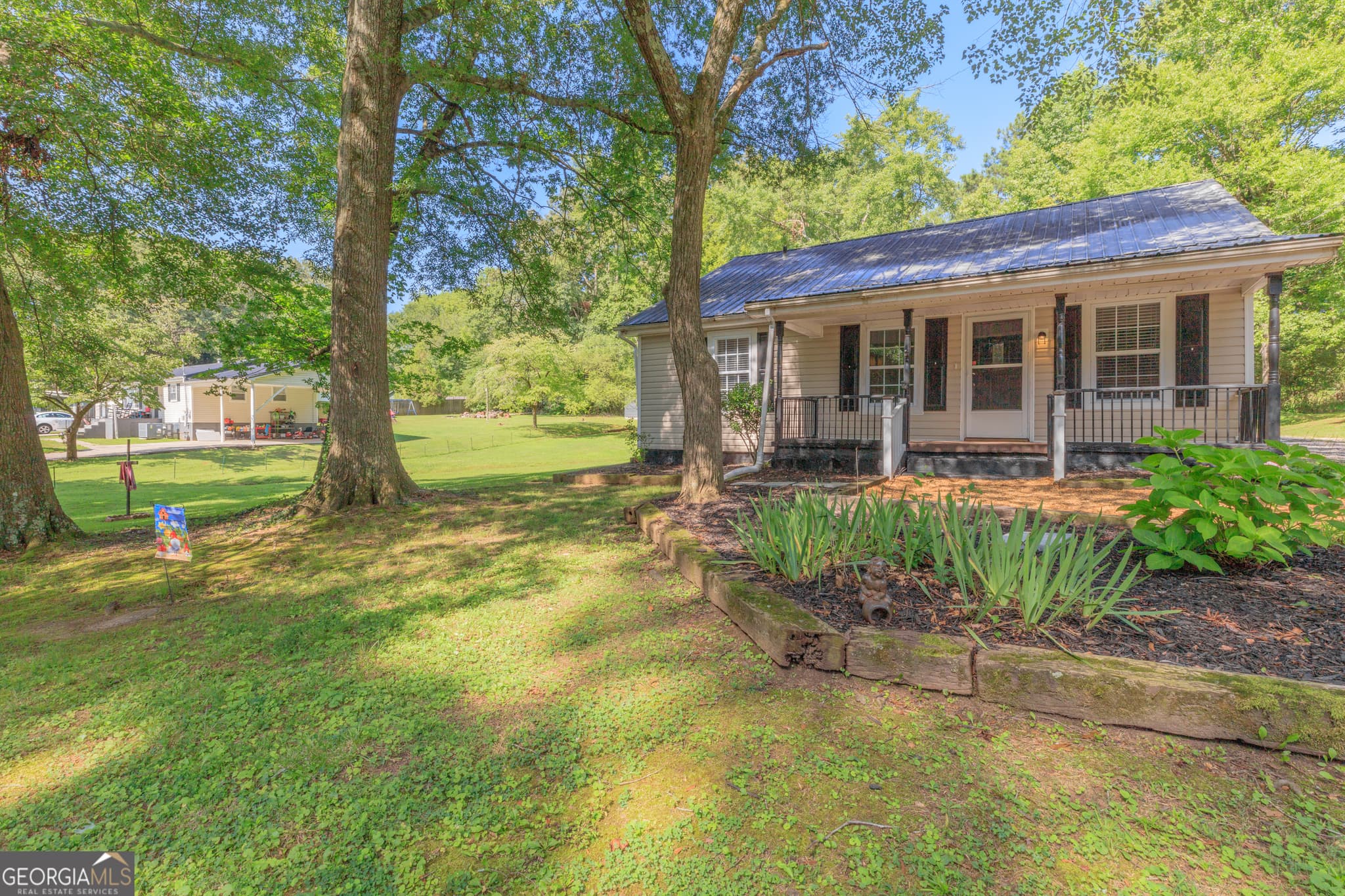 3 bedroom, 2 bathroom, 1,394 sq ft single family residence for sale at 701 N Duke Street, Lafayette, GA 30728