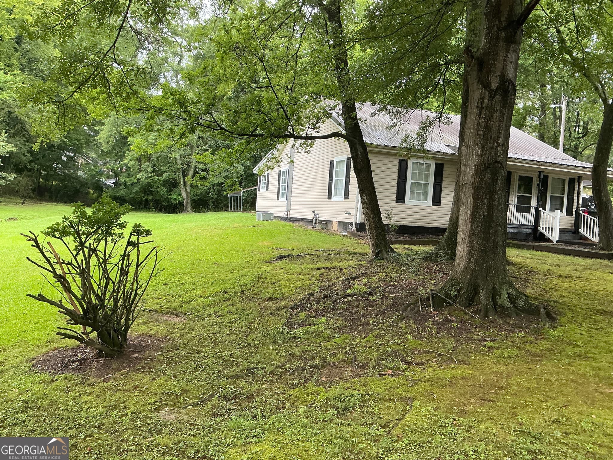 3 bedroom, 2 bathroom, 1,394 sq ft single family residence for sale at 701 N Duke Street, Lafayette, GA 30728 — photo 9