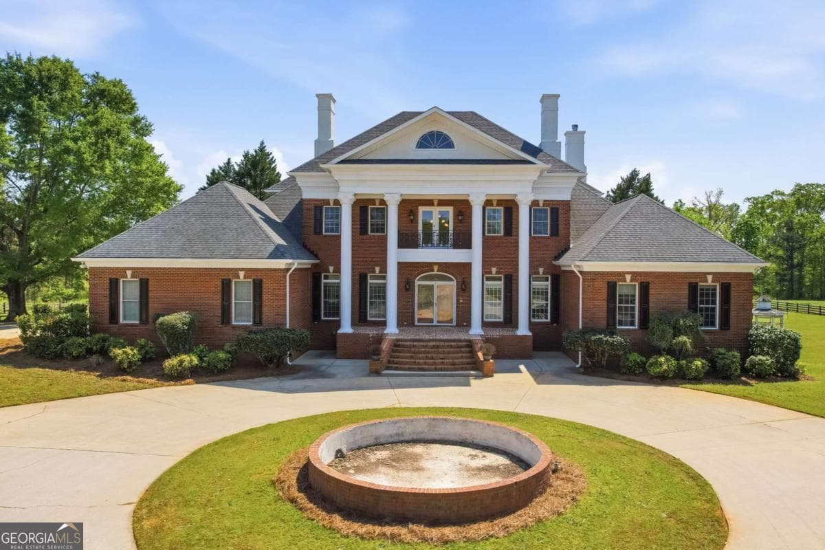 5 bedroom, 3.5 bathroom, 4,544 sq ft farm for sale at 1202 Hodges Circle, Mansfield, GA 30055 — photo 1 of 100