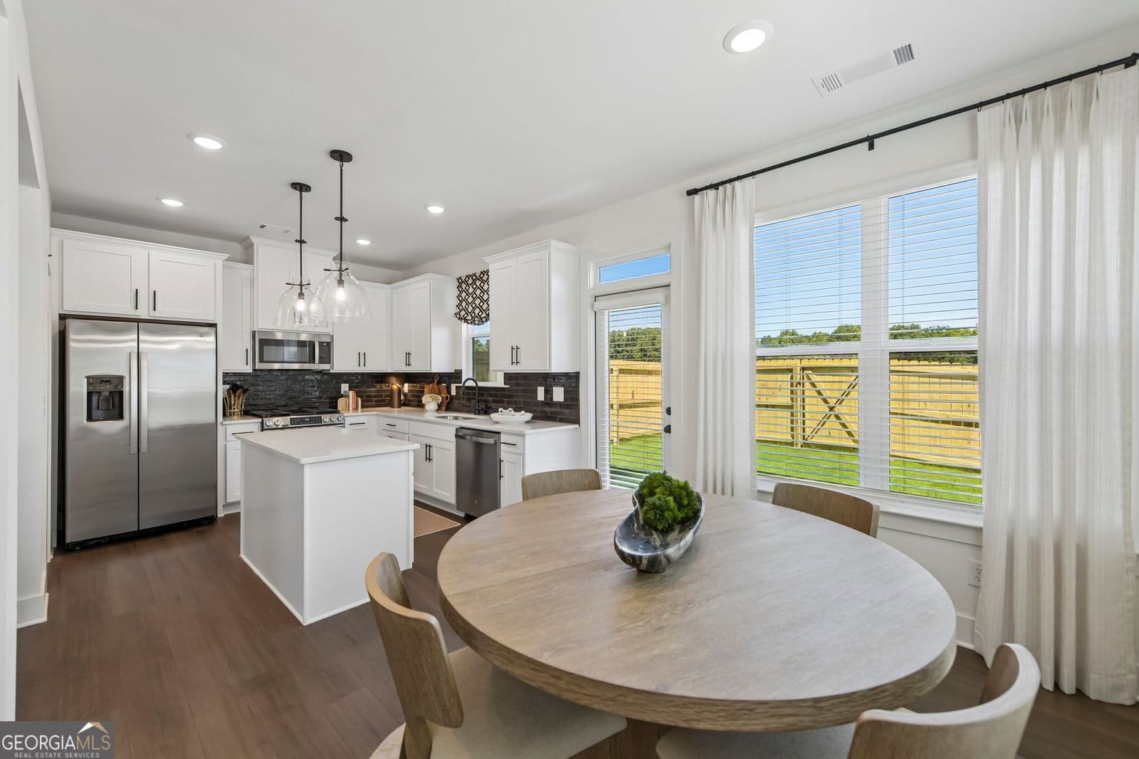 3 bedroom, 2.5 bathroom, 1,745 sq ft townhouse for sale at 218 Foxtrot Avenue 749, Hoschton, GA 30548 — photo 10