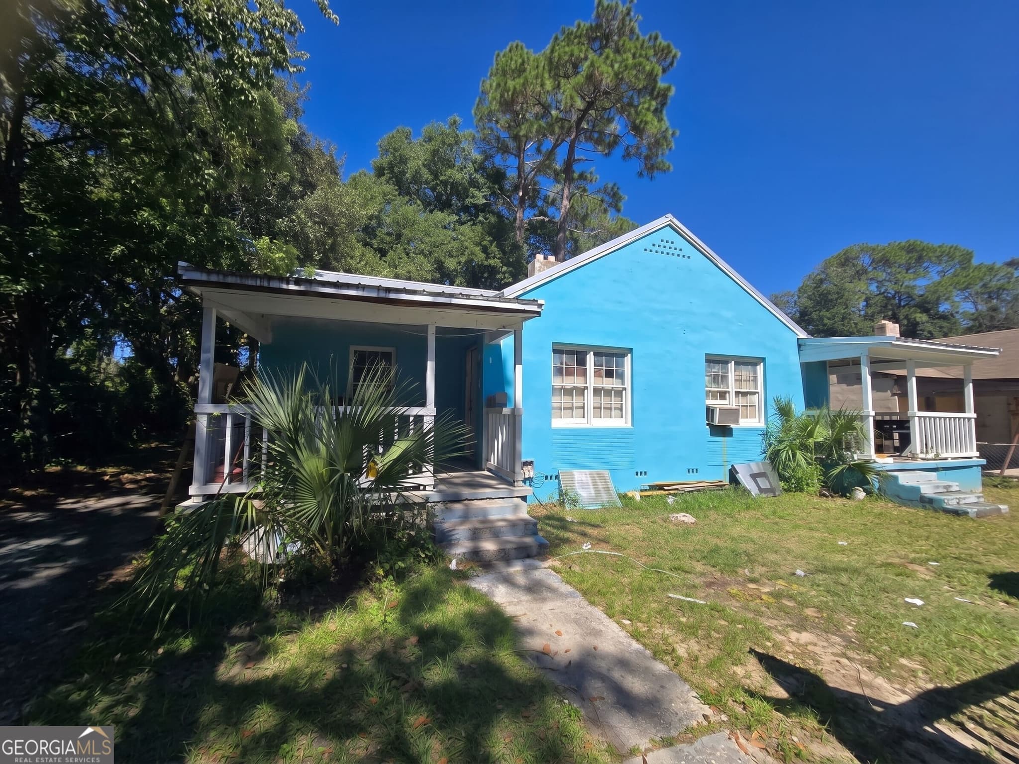 2 bedroom, 2 bathroom, 1,259 sq ft single family residence for sale at 1702 E 39th Street, Savannah, GA 31404