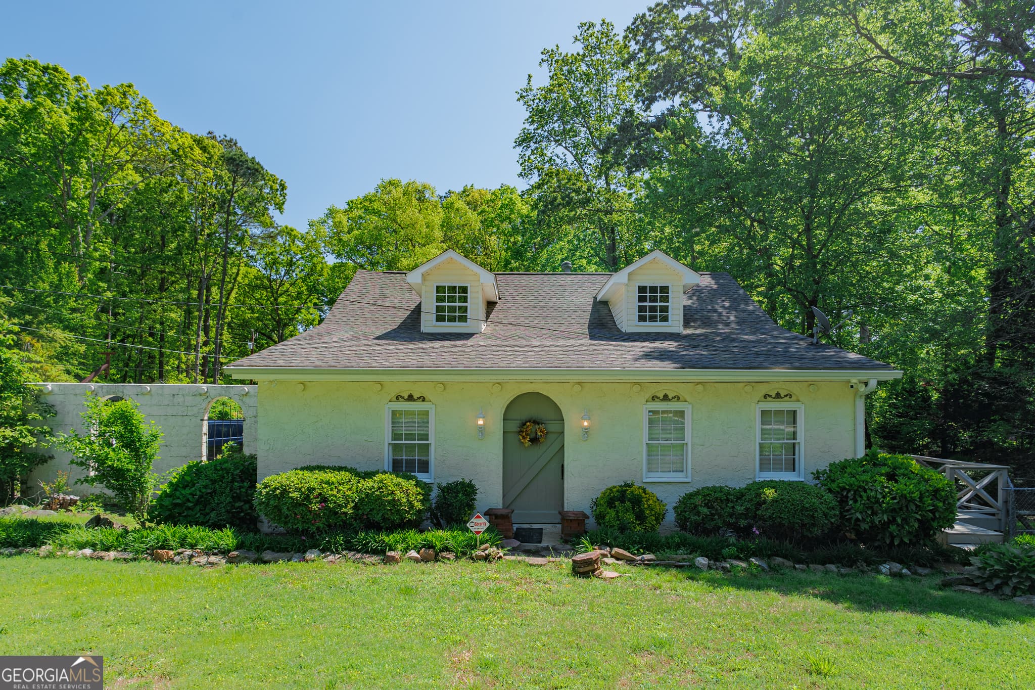 2 bedroom, 1.5 bathroom, 1,772 sq ft single family residence for sale at 3970 Pine Hill Drive, Douglasville, GA 30135 — photo 1 of 28